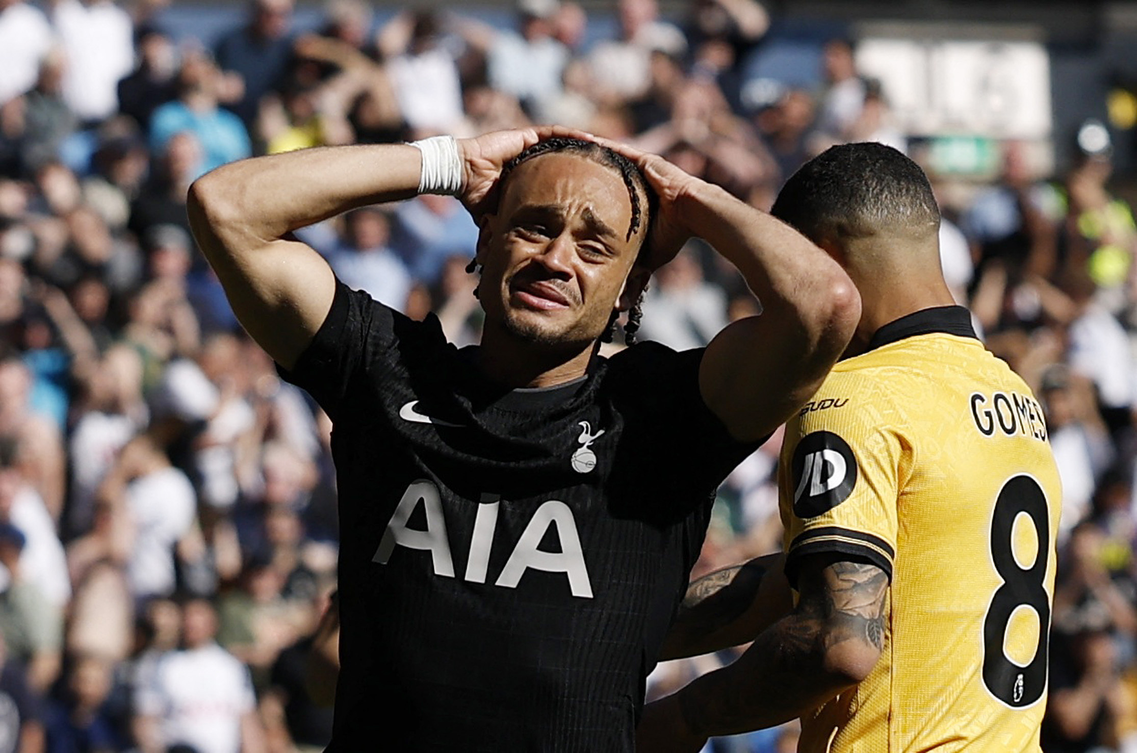 2026-04-Soccer Football - Premier League - Wolverhampton Wanderers v Tottenham Hotspur - Molineux Stadium, Wolverhampton, Britain - April 25, 2026 Tottenham Hotspur's Xavi Simons reacts after missing a chance to score Action Images via Reu-ENGLAND-WOL-TOT