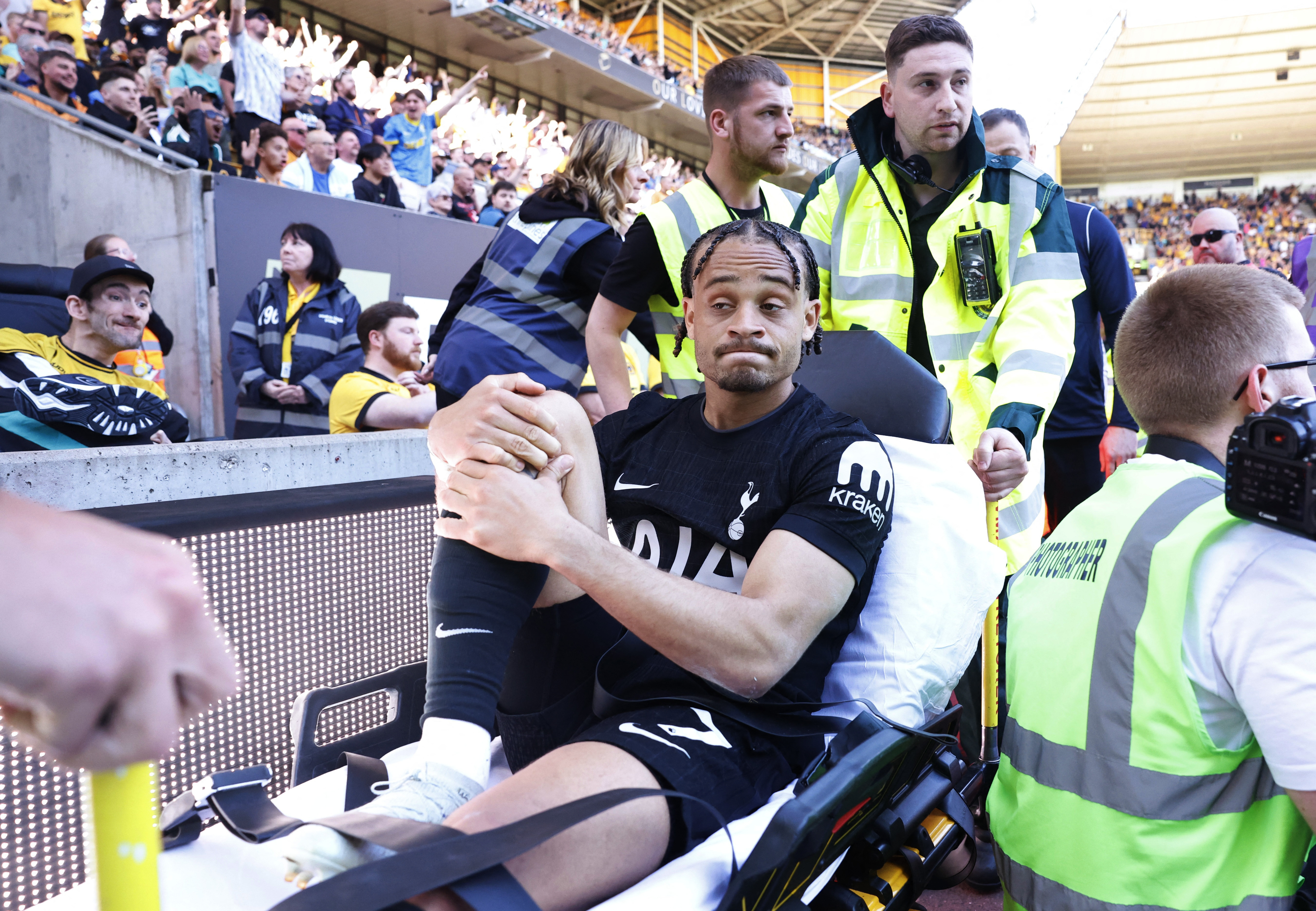 Soccer Football - Premier League - Wolverhampton Wanderers v Tottenham Hotspur - Molineux Stadium, Wolverhampton, Britain - April 25, 2026 Tottenham Hotspur's Xavi Simons is carried off the pitch in a stretcher after sustaining an injury Action Images via