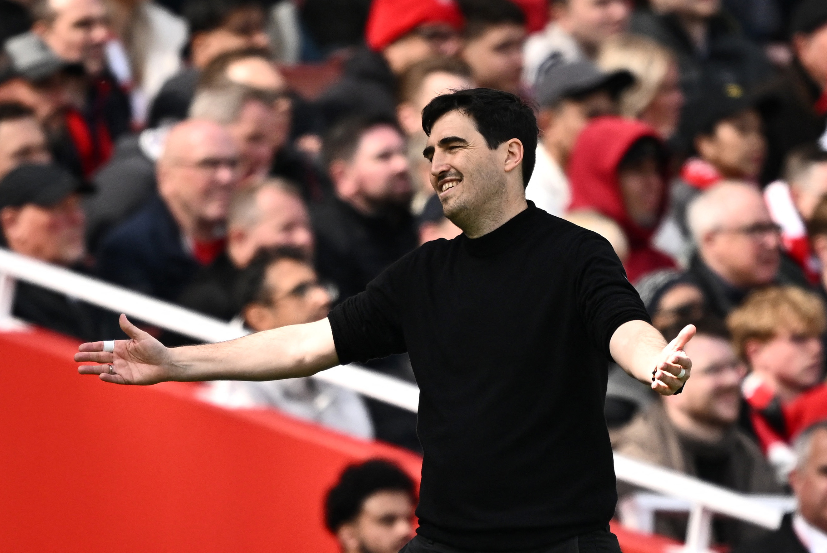 Soccer Football - Premier League - Arsenal v AFC Bournemouth - Emirates Stadium, London, Britain - April 11, 2026 AFC Bournemouth manager Andoni Iraola reacts REUTERS/Dylan Martinez EDITORIAL USE ONLY. NO USE WITH UNAUTHORIZED AUDIO, VIDEO, DATA, FIXTURE