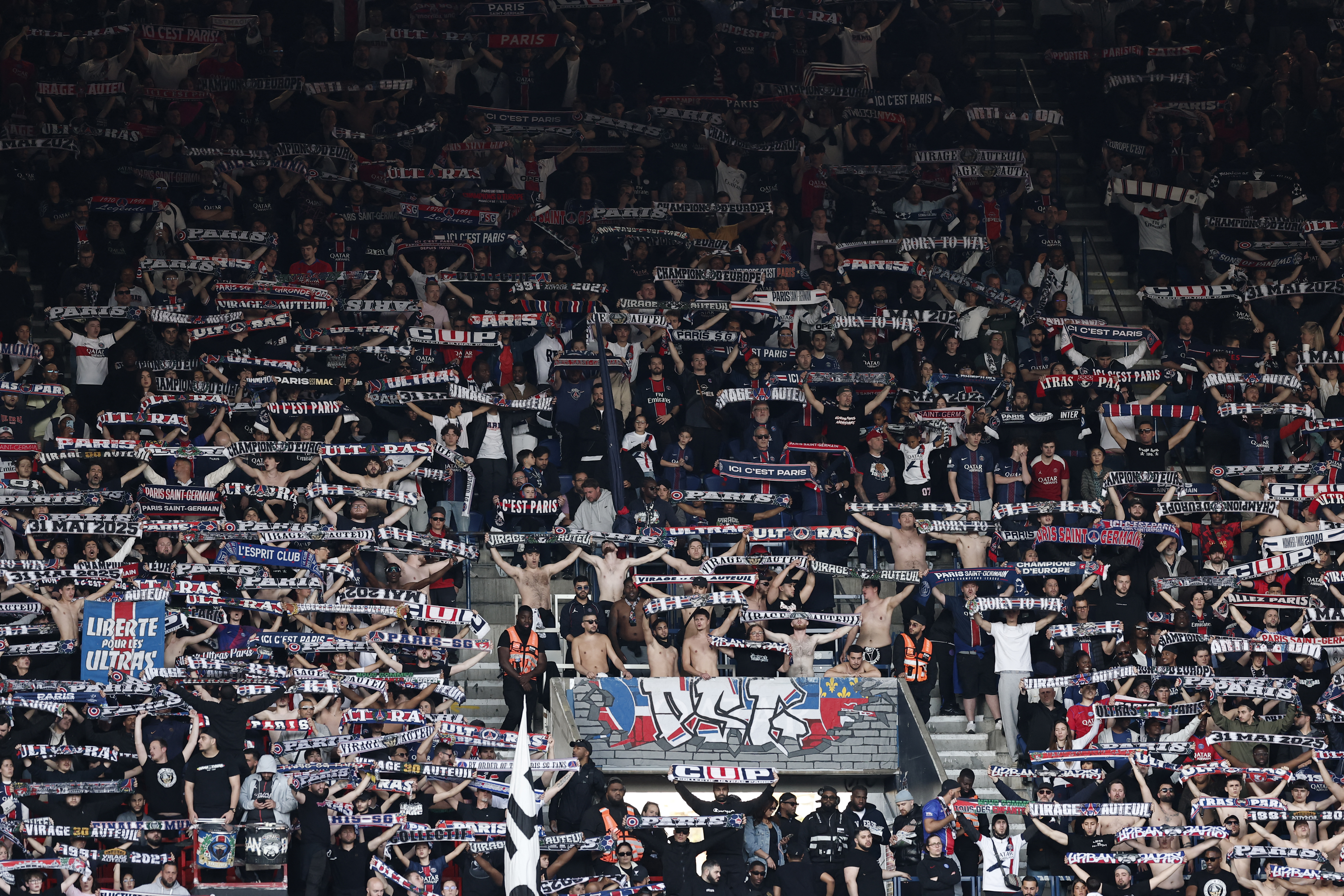 2026-04-22T175225Z_1684770422_UP1EM4M1DNBGH_RTRMADP_3_SOCCER-FRANCE-PSG-NAN