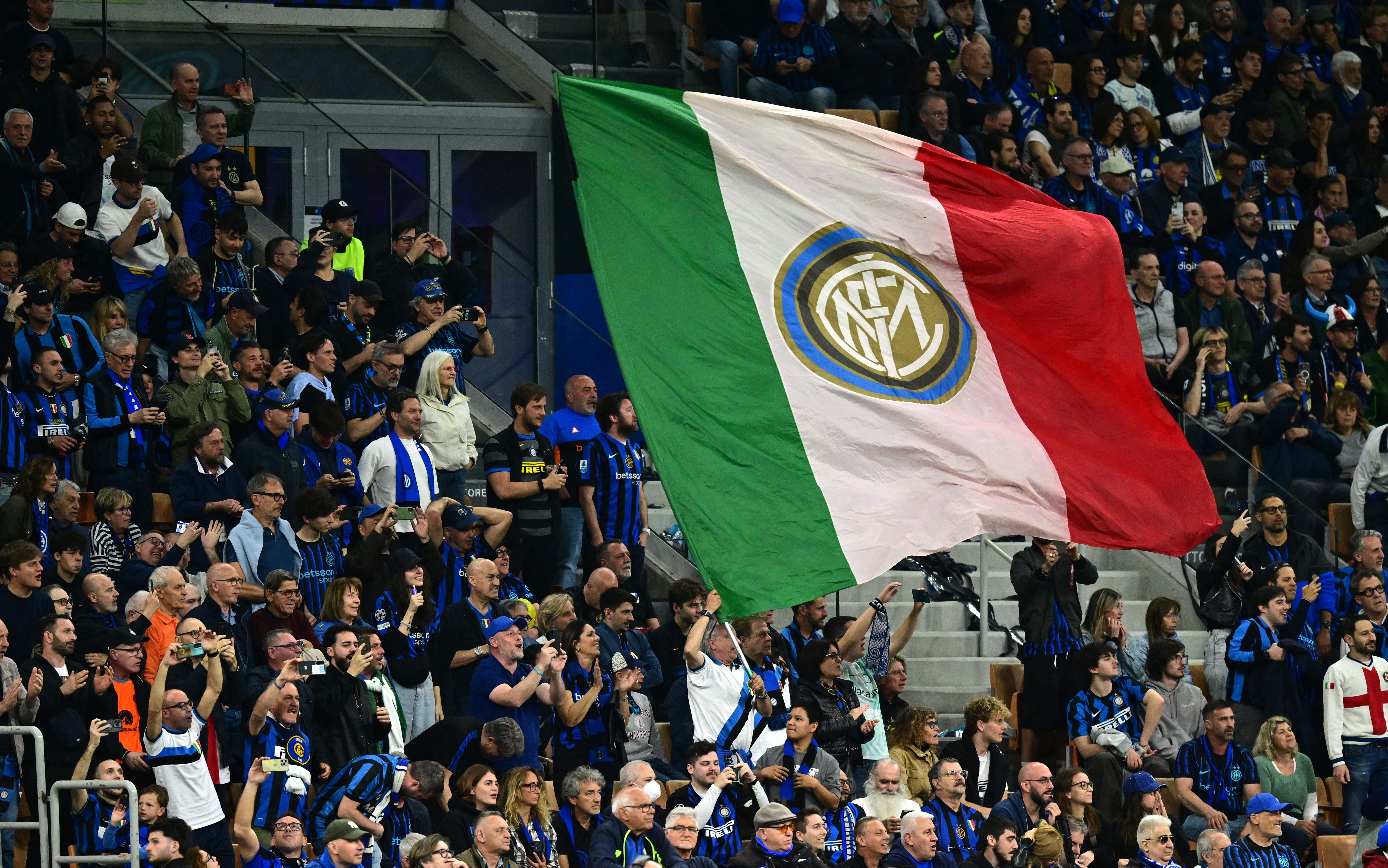 2026-05-03T203014Z_63607911_UP1EM531KYDYT_RTRMADP_3_SOCCER-ITALY-INT-PAR