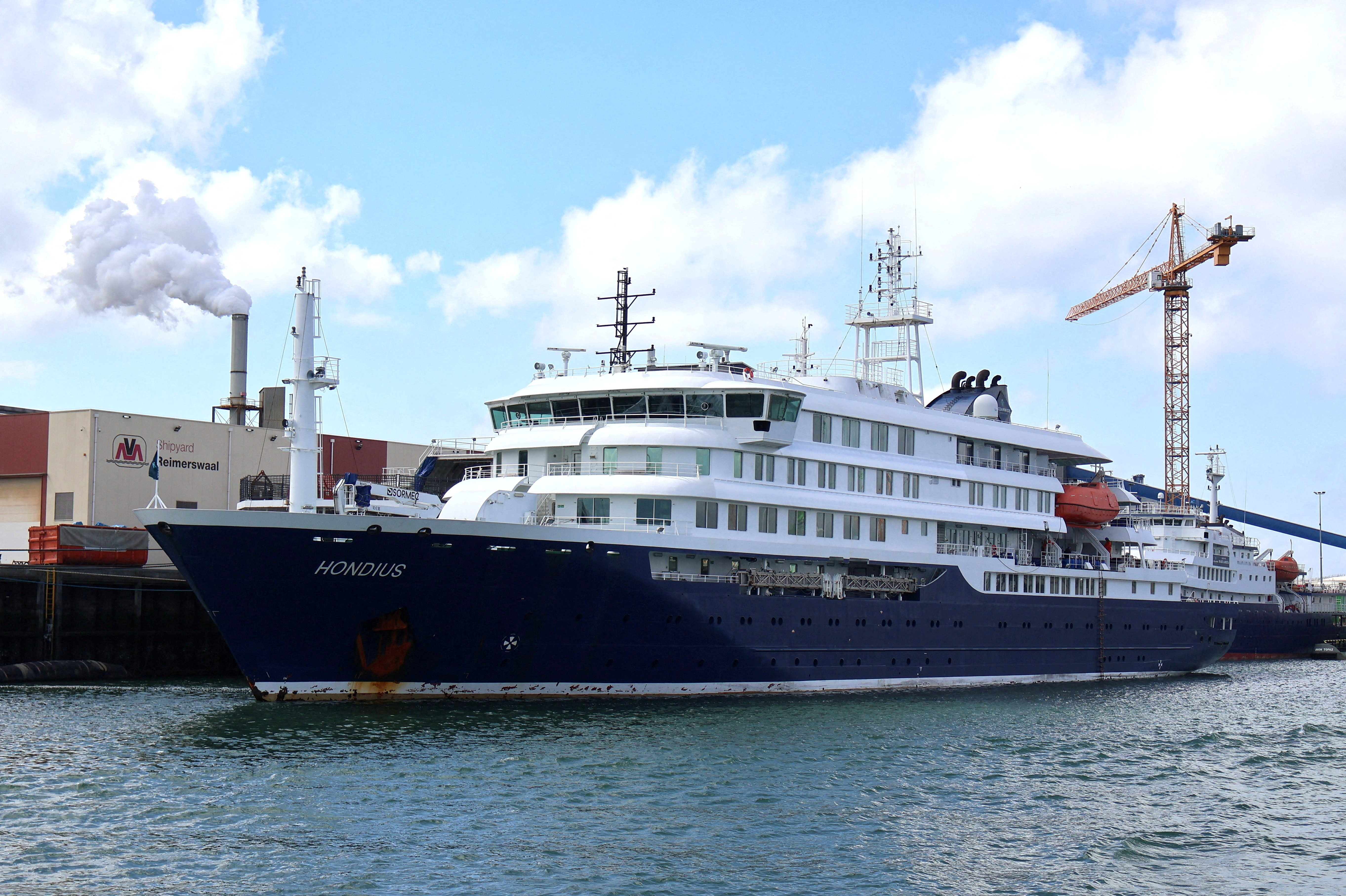 2026-05-04T062510Z_87233319_RC2NJEA5ITP6_RTRMADP_3_CRUISESHIP-HANTAVIRUS