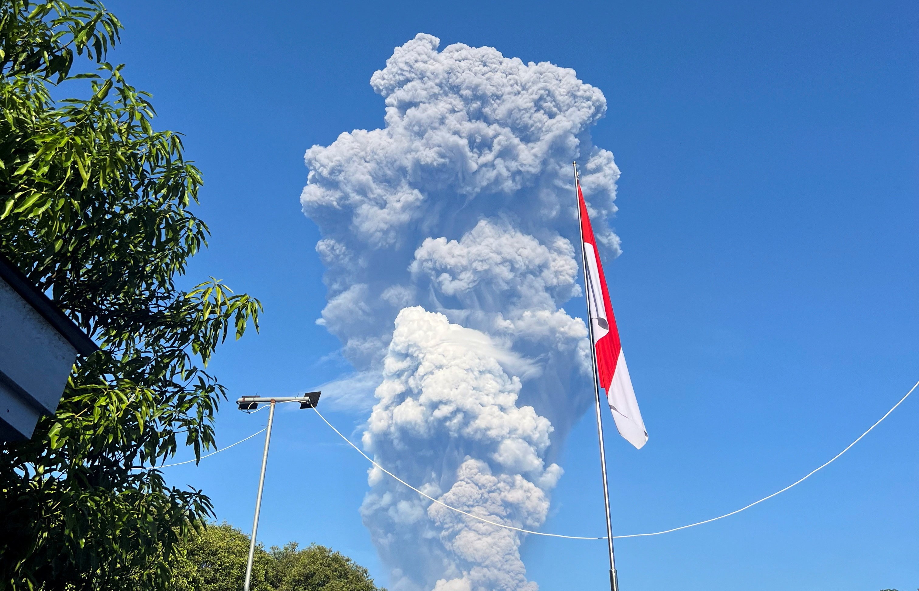 2026-05-08T063421Z_1689606078_RC2M4LAVXWR6_RTRMADP_3_INDONESIA-VOLCANO