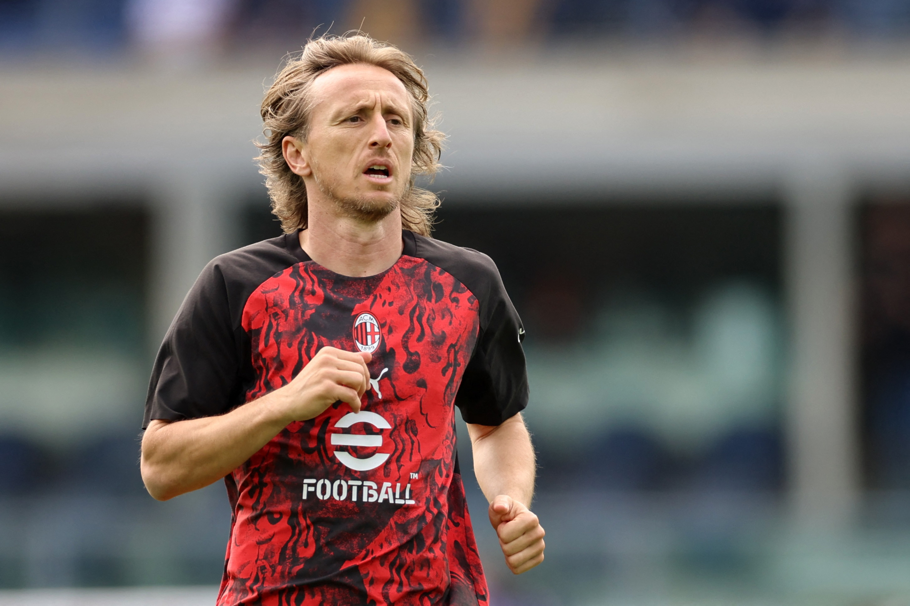 Soccer Football - Serie A - Hellas Verona v AC Milan - Stadio Marcantonio Bentegodi, Verona, Italy - April 19, 2026 AC Milan's Luka Modric during the warm up before the match REUTERS/Ciro De Luca