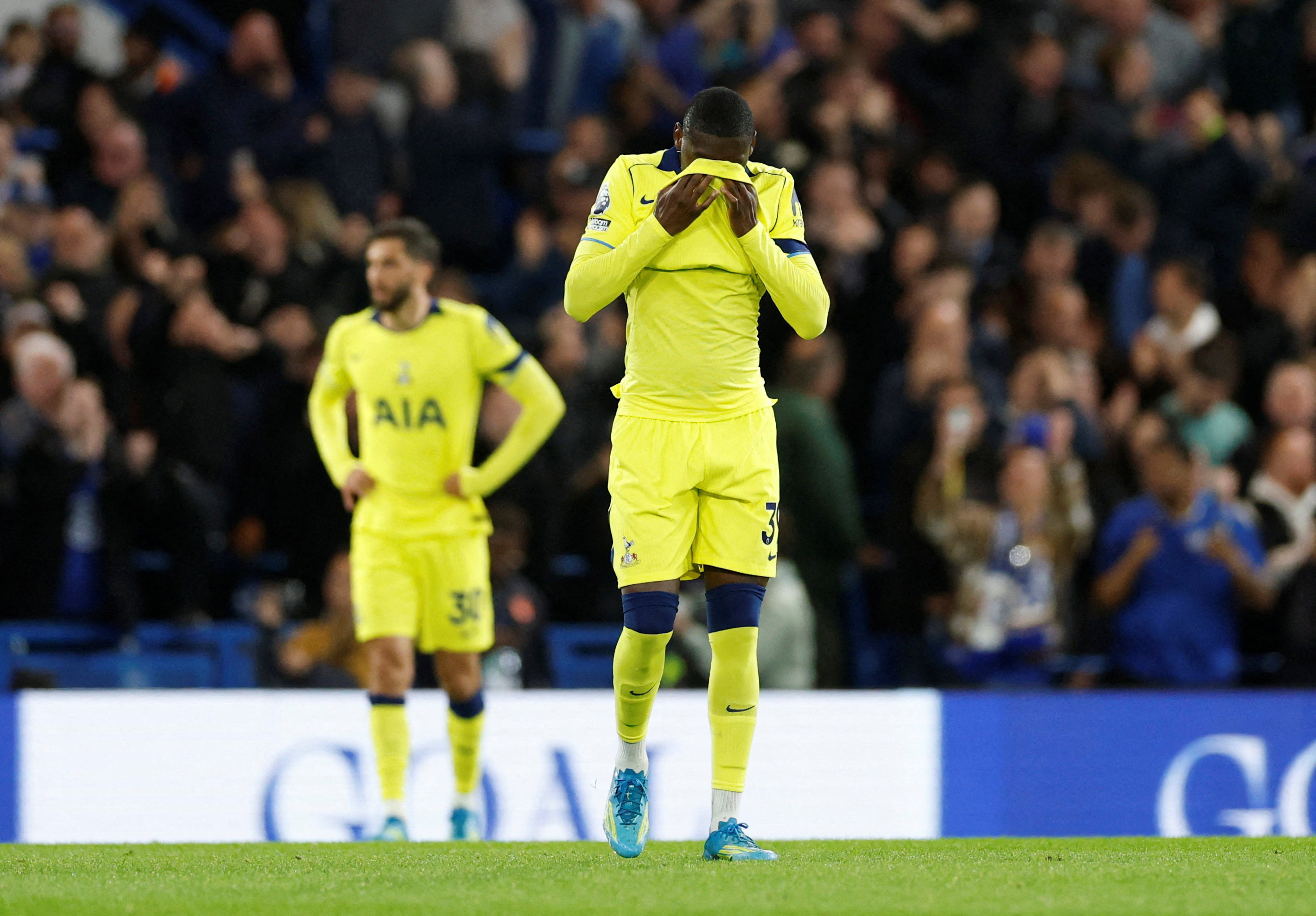 Soccer Football - Premier League - Chelsea v Tottenham Hotspur - Stamford Bridge, London, Britain - May 19, 2026 Tottenham Hotspur's Randal Kolo Muani looks dejected after Chelsea's Andrey Santos scores their second goal Action Images via Reuters/Peter Cz