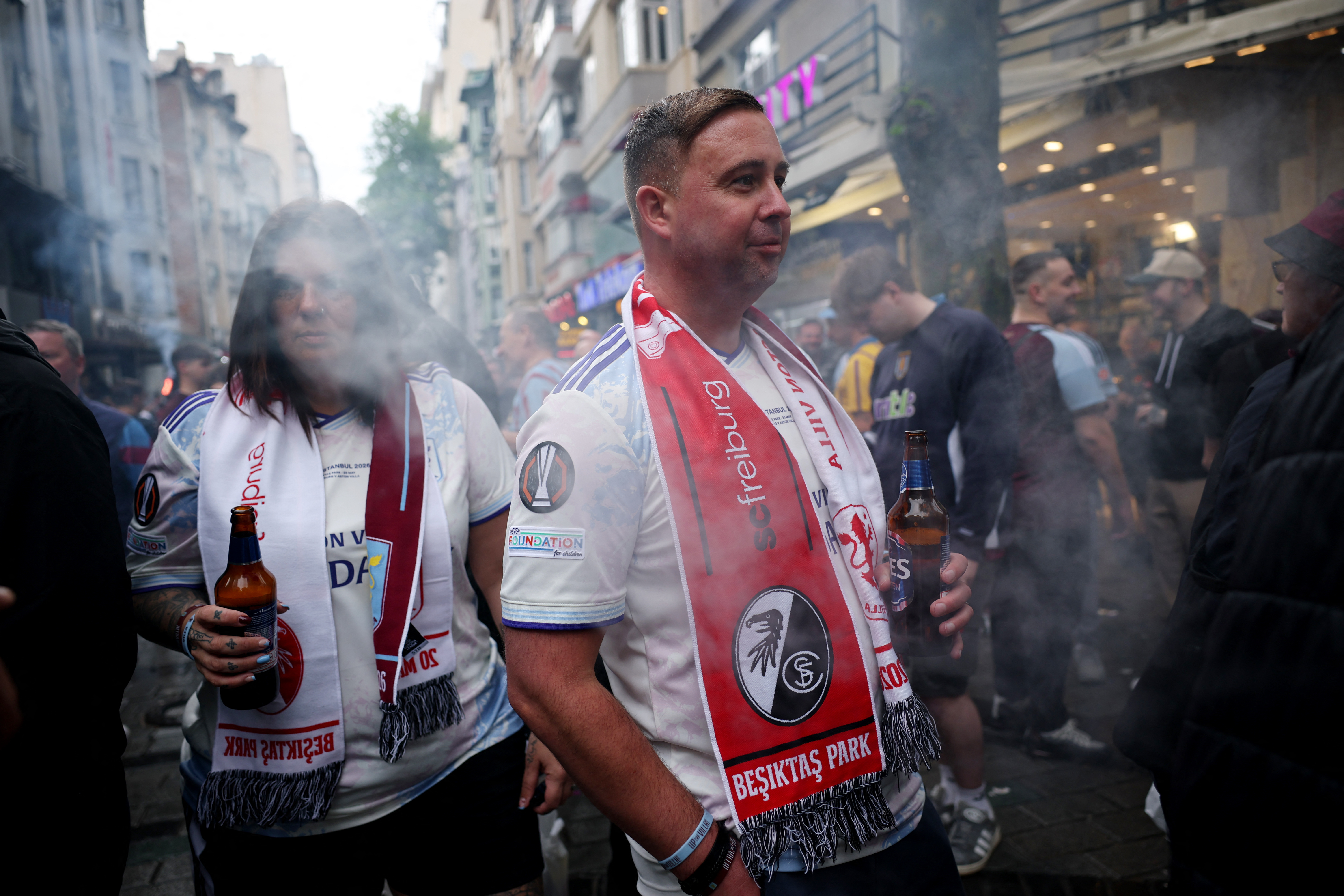 Soccer Football - UEFA Europa League - Final - Fans gather in Istanbul for SC Freiburg v Aston Villa - Istanbul, Turkey - May 20, 2026 Aston Villa fans gather ahead of the final REUTERS/Isabel Infantes