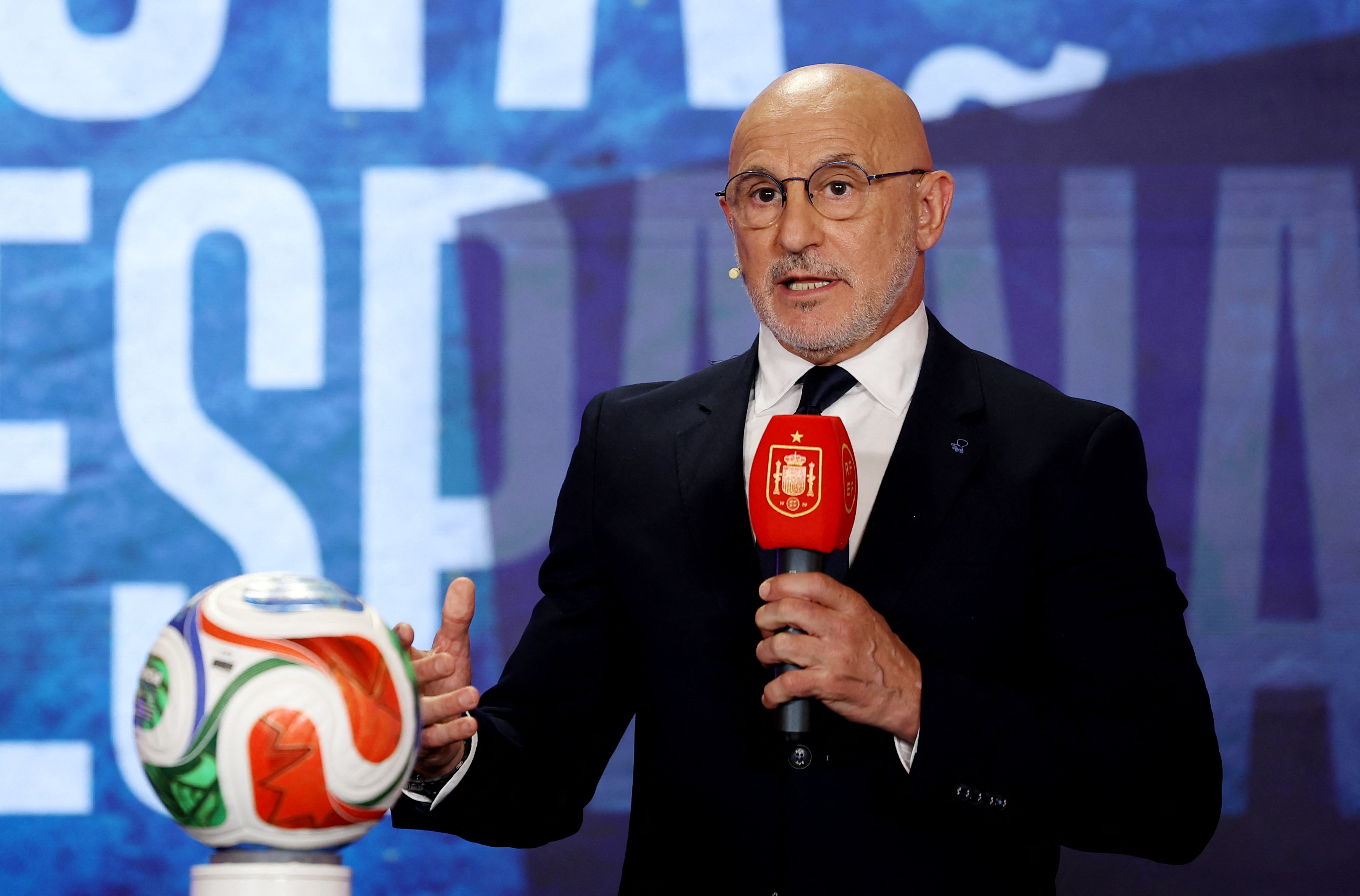 Soccer Football - FIFA World Cup 2026 - Spain coach Luis de la Fuente announces his World Cup squad - Edificio Telefonica, Madrid, Spain - May 25, 2026 Spain coach Luis de la Fuente during the squad announcement presentation REUTERS/Kacper Pempel