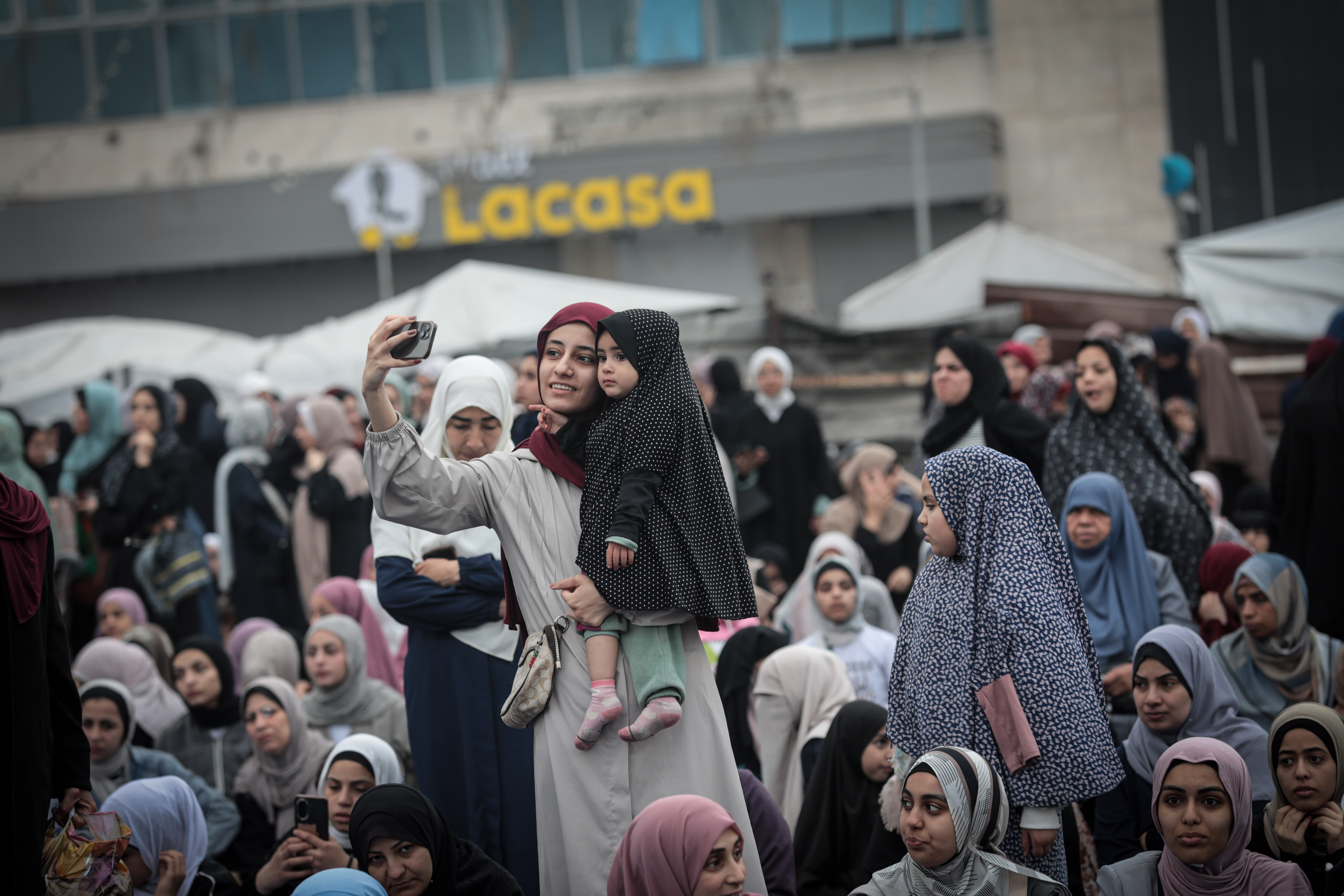 AA-20260527-41507835-41507820-PALESTINCI_OBILJEZAVAJU_KURBANBAJRAM_U_RAZRUSENOJ_GAZI.jpg
