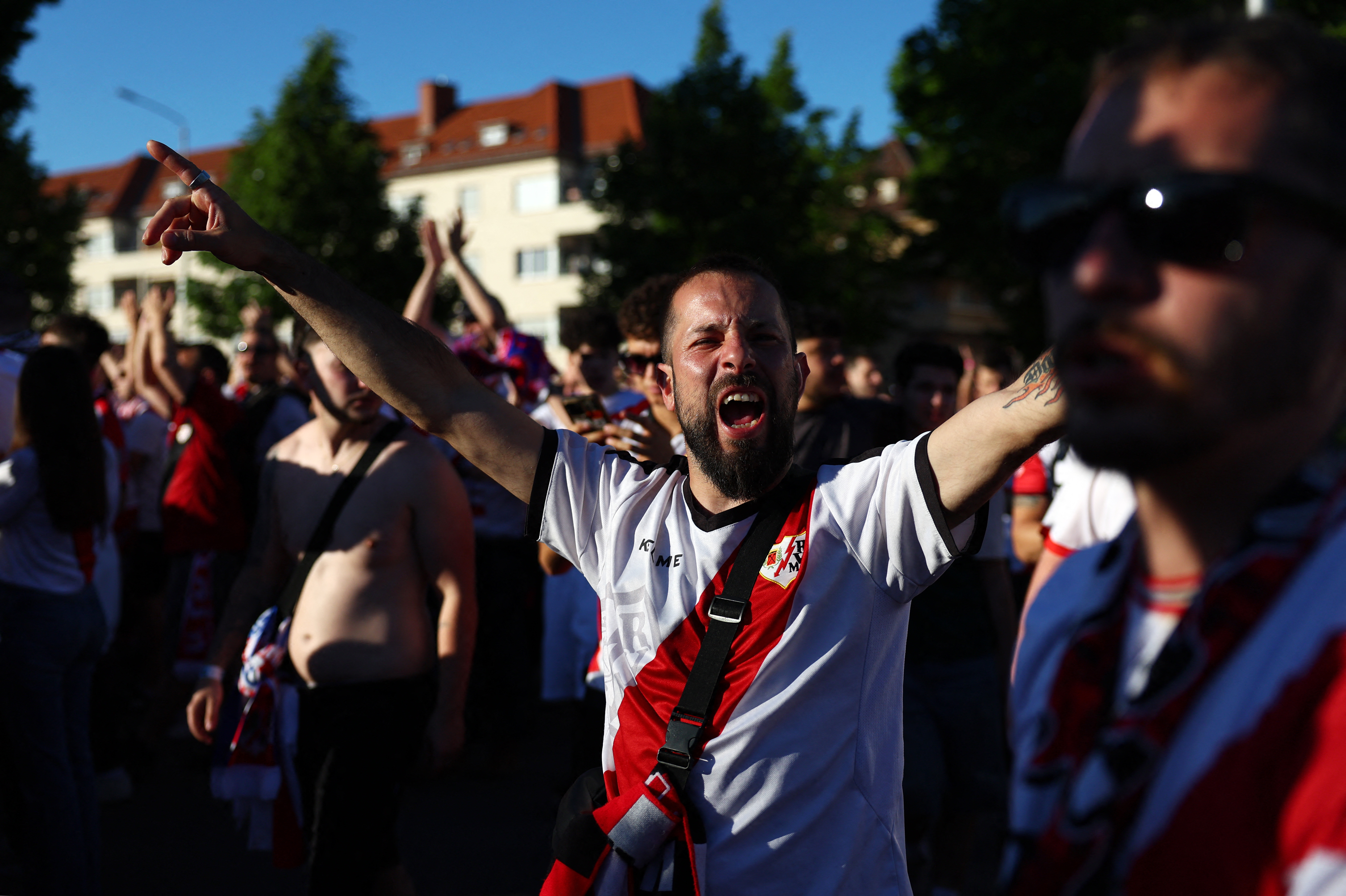 Soccer Football - UEFA Conference League - Final - Crystal Palace v Rayo Vallecano - Leipzig, Germany - May 27, 2026 A Rayo Vallecano fan before the match REUTERS/Lisi Niesner