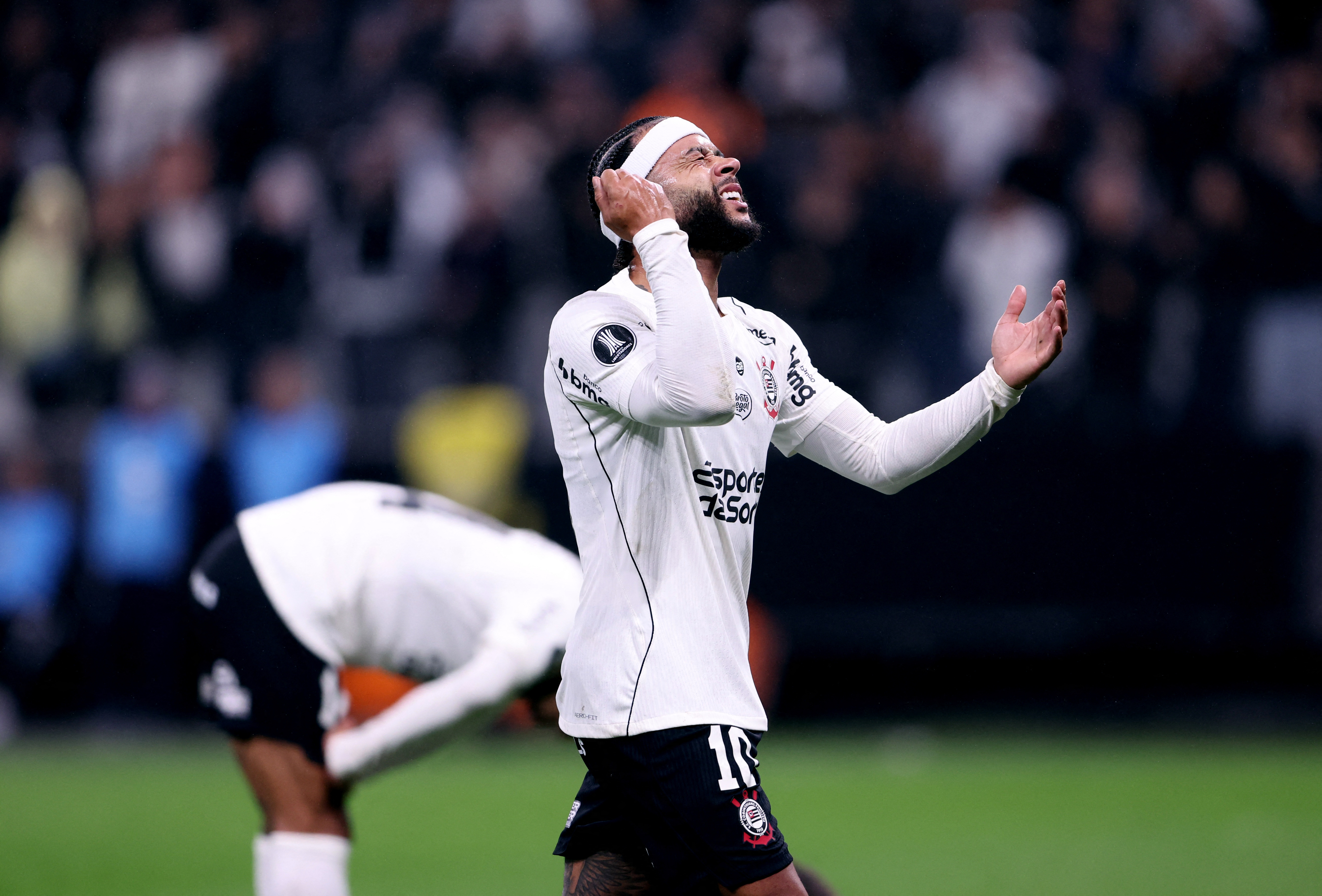 Soccer Football - Copa Libertadores - Group E - Corinthians v Platense - Neo Quimica Arena, Sao Paulo, Brazil - May 27, 2026 Corinthians' Memphis Depay reacts after missed a chance to score REUTERS/Alex Silva