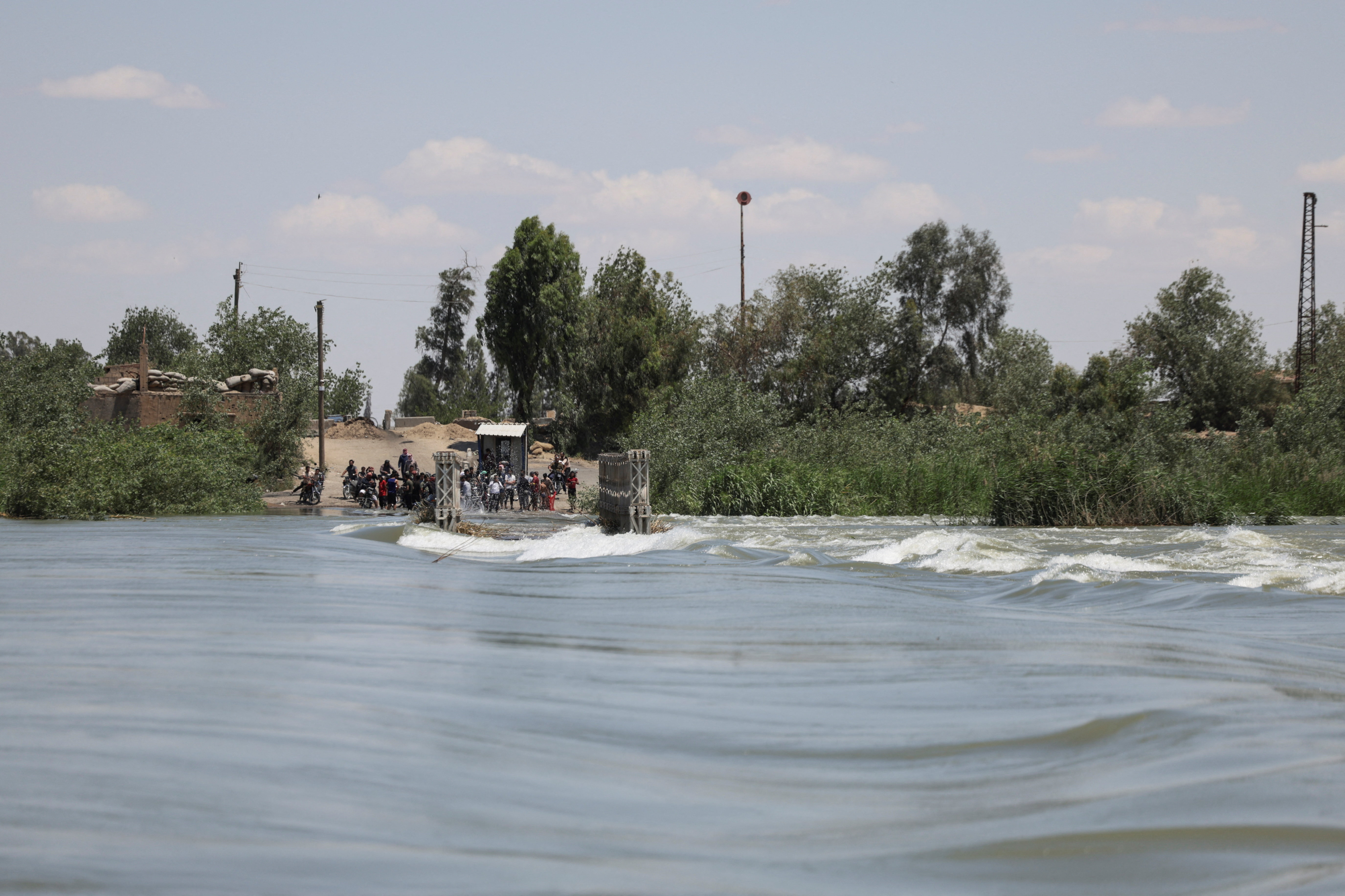 2026-05-30T120416Z_1638341018_RC2KJLAD37Y3_RTRMADP_3_SYRIA-DEIR-AL-ZOR-EUPHRATES-FLOOD.JPG