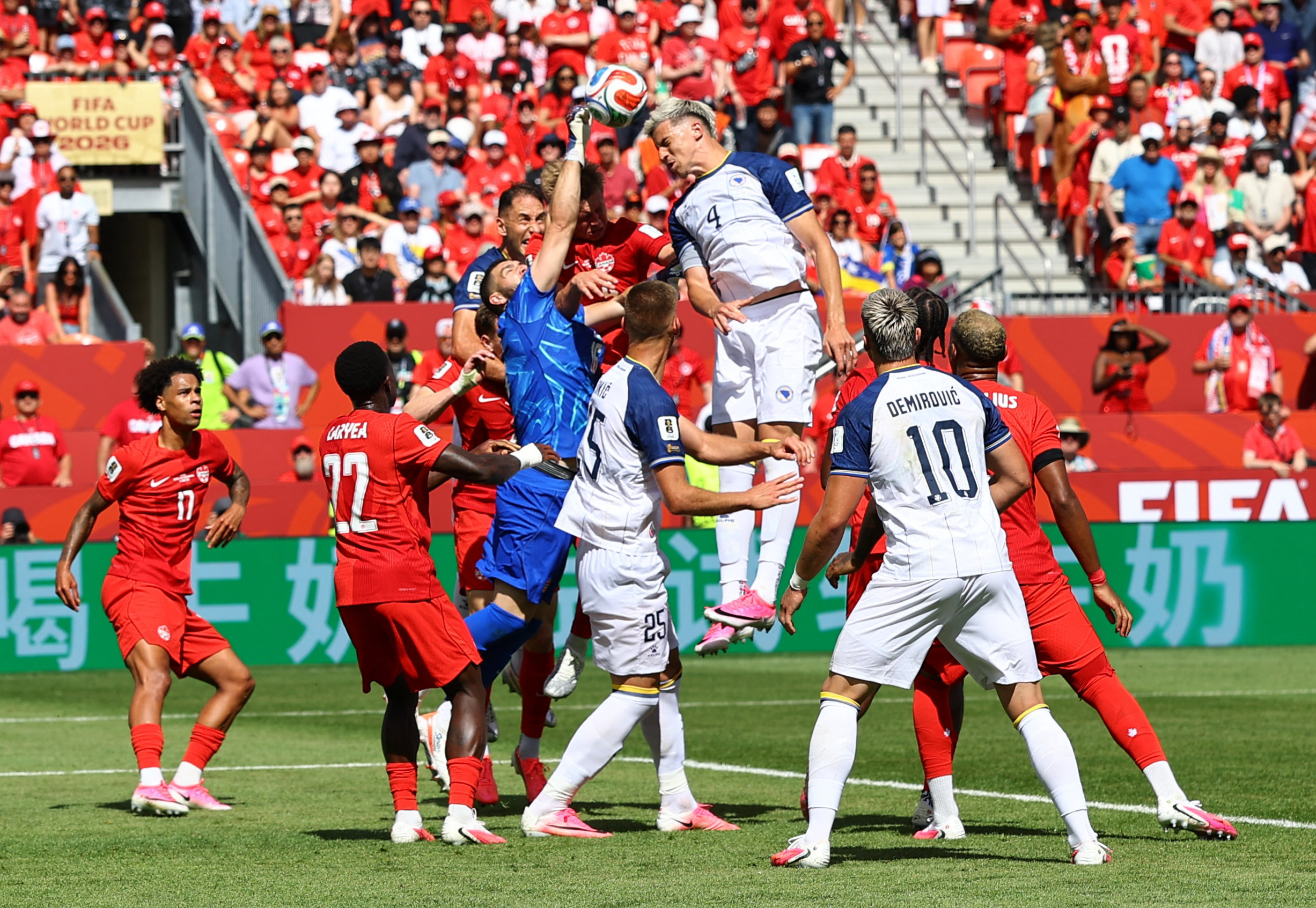 2026-06-Soccer Football - FIFA World Cup 2026 - Group B - Canada v Bosnia and Herzegovina - Toronto Stadium, Toronto, Canada - June 12, 2026 Canada's Maxime Crepeau in action with Bosnia and Herzegovina's Tarik Muharemovic REUTERS/Bernade-WORLDCUP-CAN-BIH