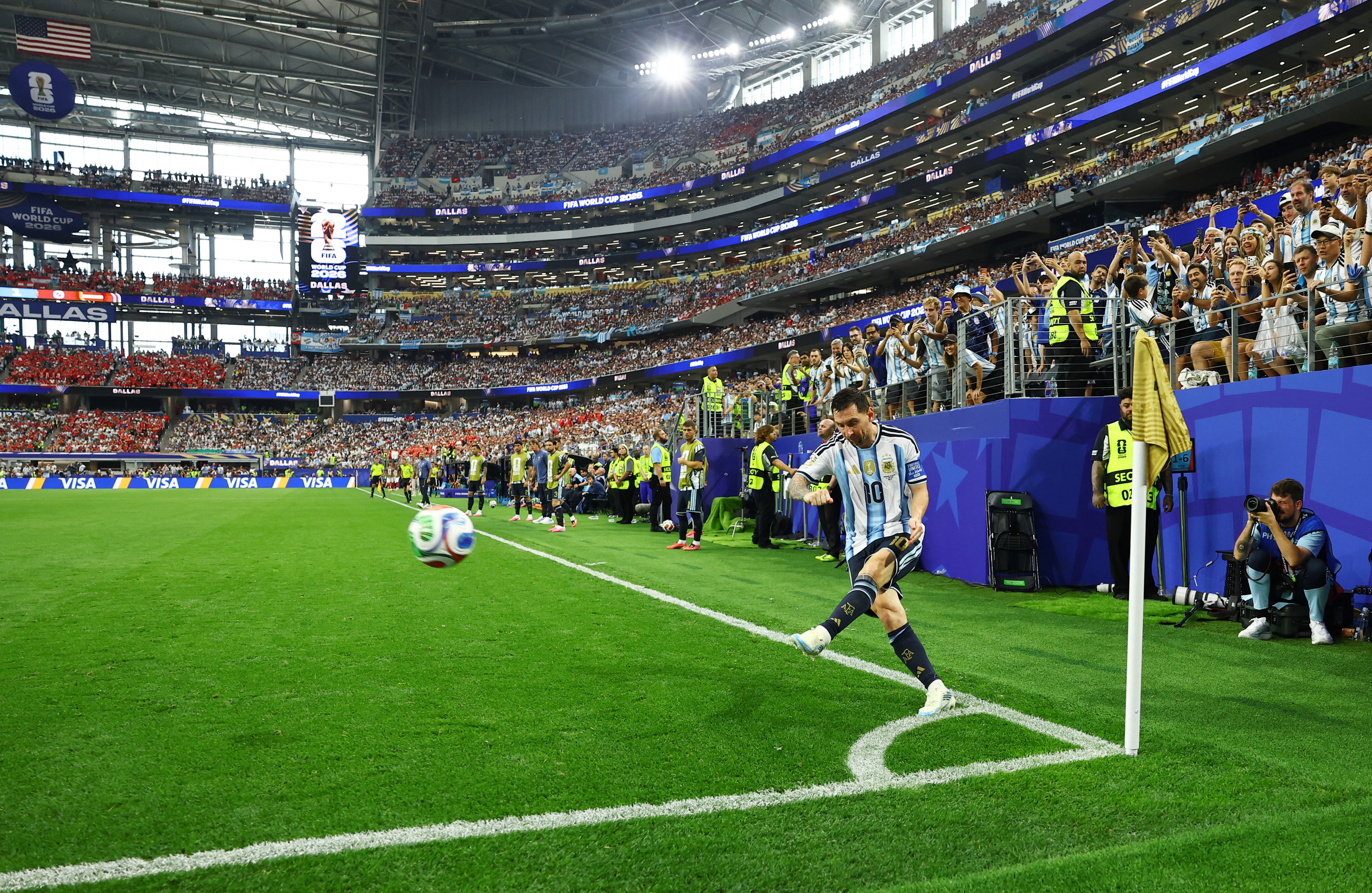 Soccer Football - FIFA World Cup 2026 - Group J - Argentina v Austria - Dallas Stadium, Arlington, Texas, U.S. - June 22, 2026 Argentina's Lionel Messi takes a corner kick REUTERS/Kai Pfaffenbach