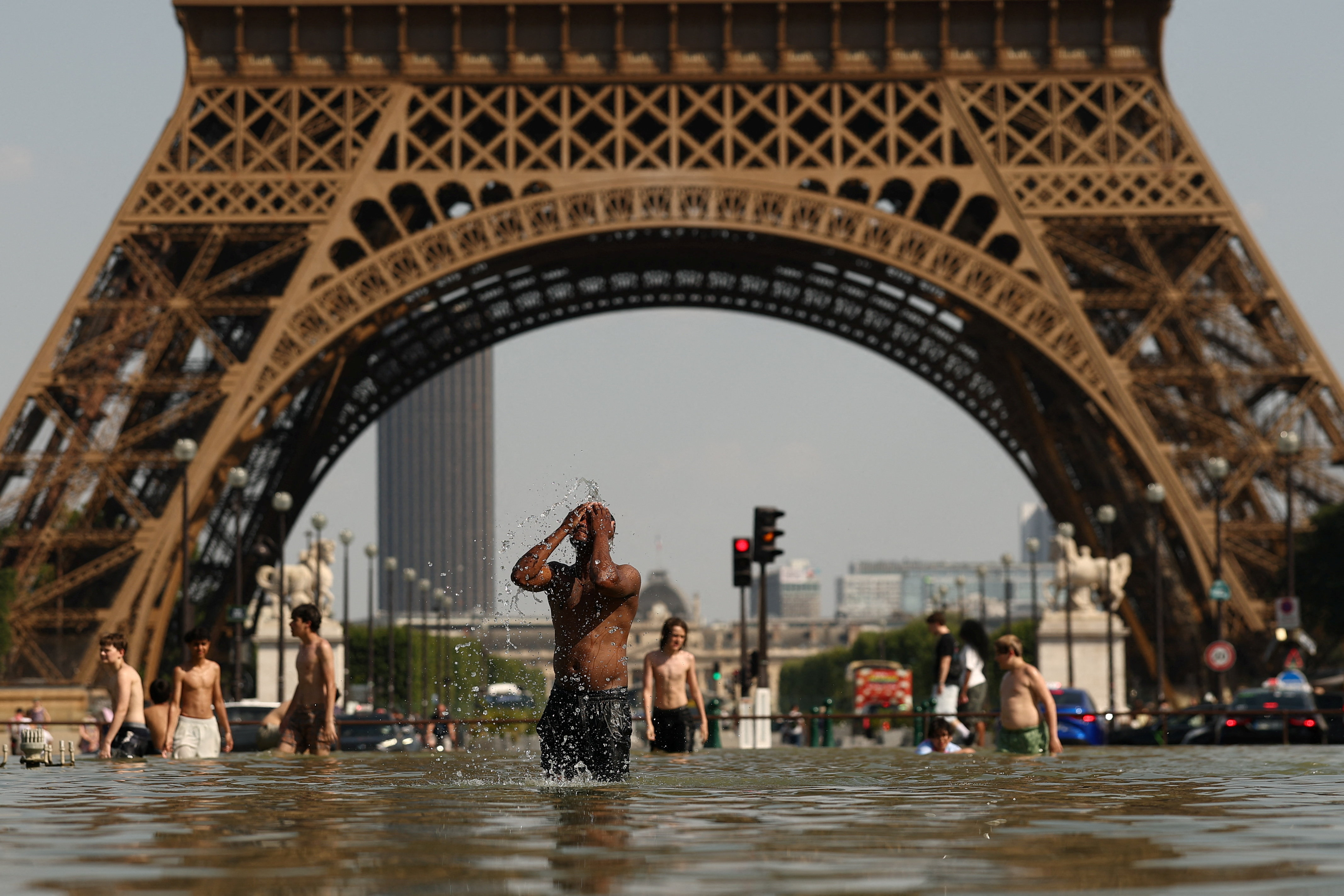 2026-06-24T170228Z_309829542_RC2G0MAJCQ0F_RTRMADP_3_EUROPE-WEATHER-FRANCE-HEAT