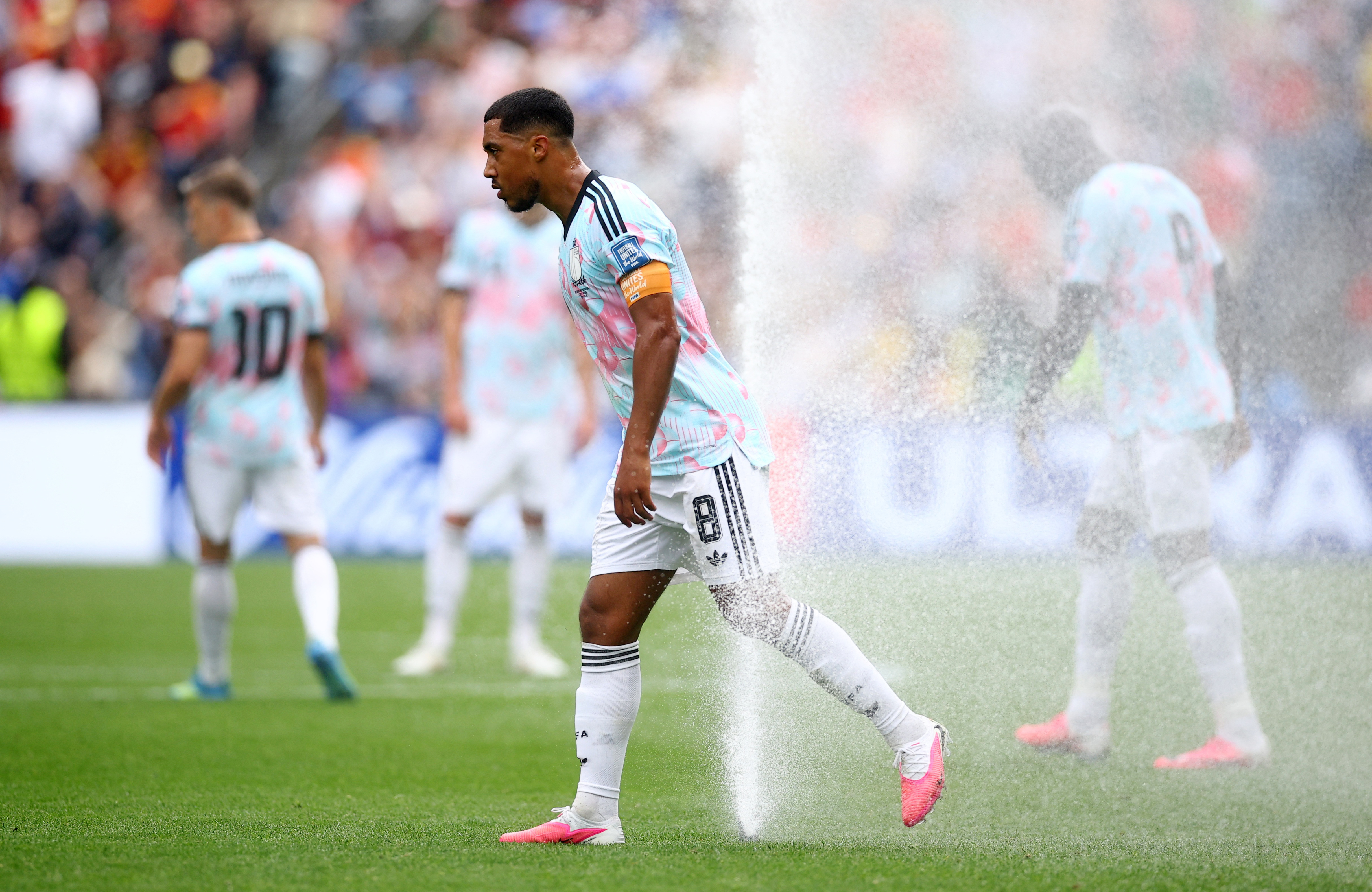 Soccer Football - FIFA World Cup 2026 - Round of 32 - Belgium v Senegal - Seattle Stadium, Seattle, Washington, U.S. - July 1, 2026 Belgium's Youri Tielemans during the second half hydration break REUTERS/Agustin Marcarian