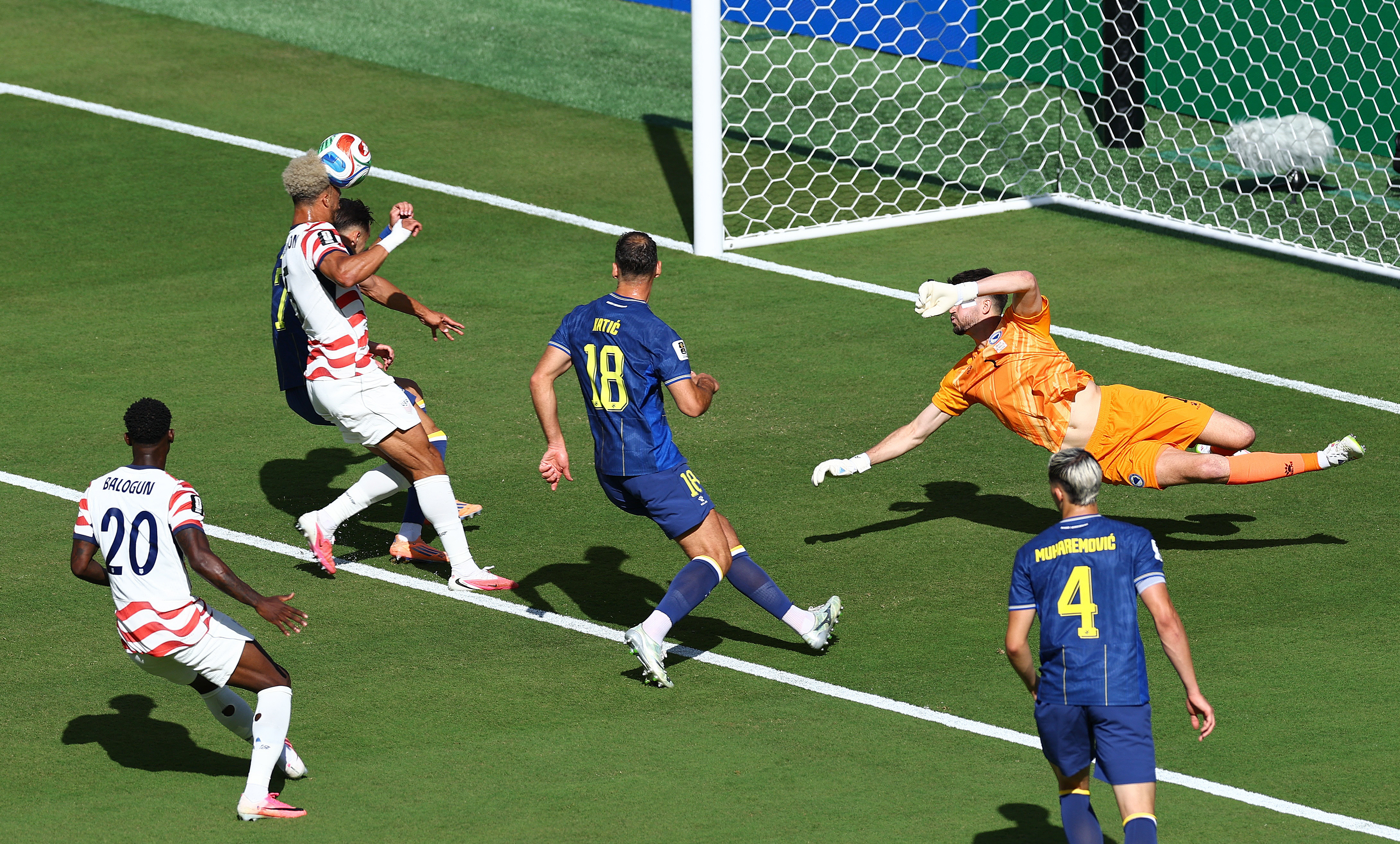 Soccer Football - FIFA World Cup 2026 - Round of 32 - United States v Bosnia and Herzegovina - San Francisco Bay Area Stadium, Santa Clara, California, U.S. - July 1, 2026 Antonee Robinson of the U.S. misses a chance to score REUTERS/Pedro Nunes