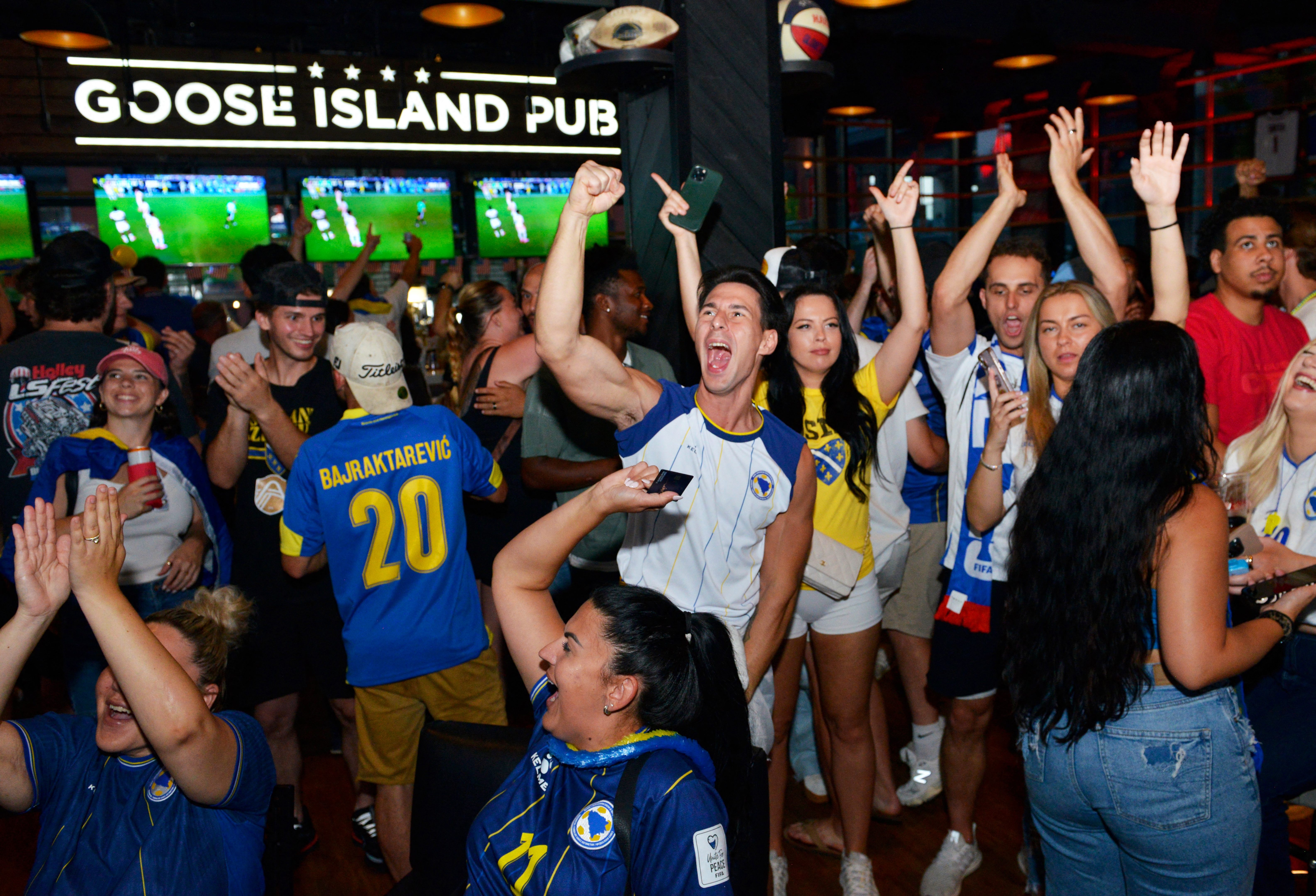 2026-07-02T020643Z_1579882620_UP1EM7205V53H_RTRMADP_3_SOCCER-WORLDCUP-USA-BIH-FANS