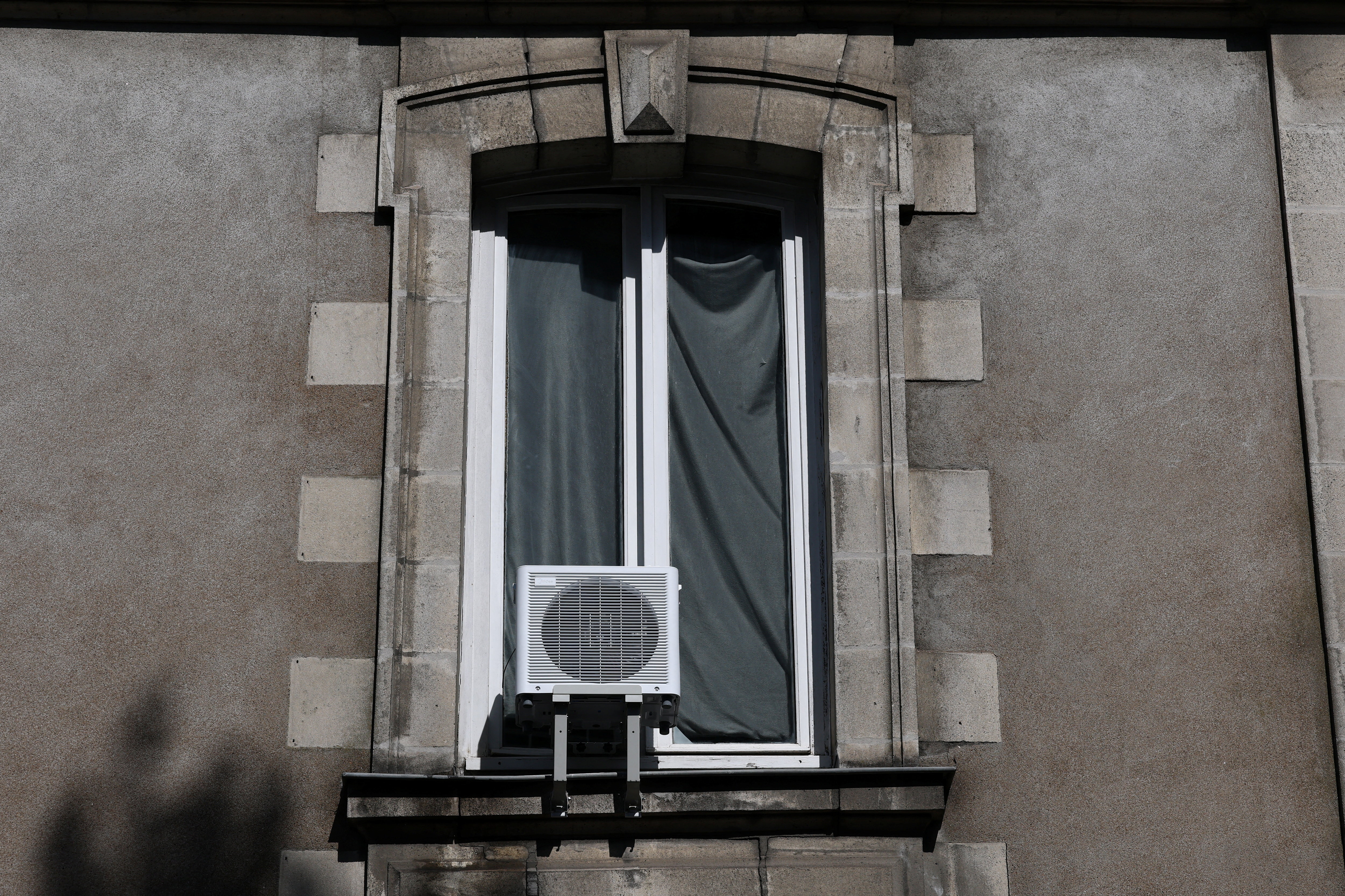 An Air conditioning unit is seen at a window of an apartment building as temperatures rise in Nantes, during a heatwave affecting a majority of the country, France, June 25, 2026. REUTERS/Stephane Mahe