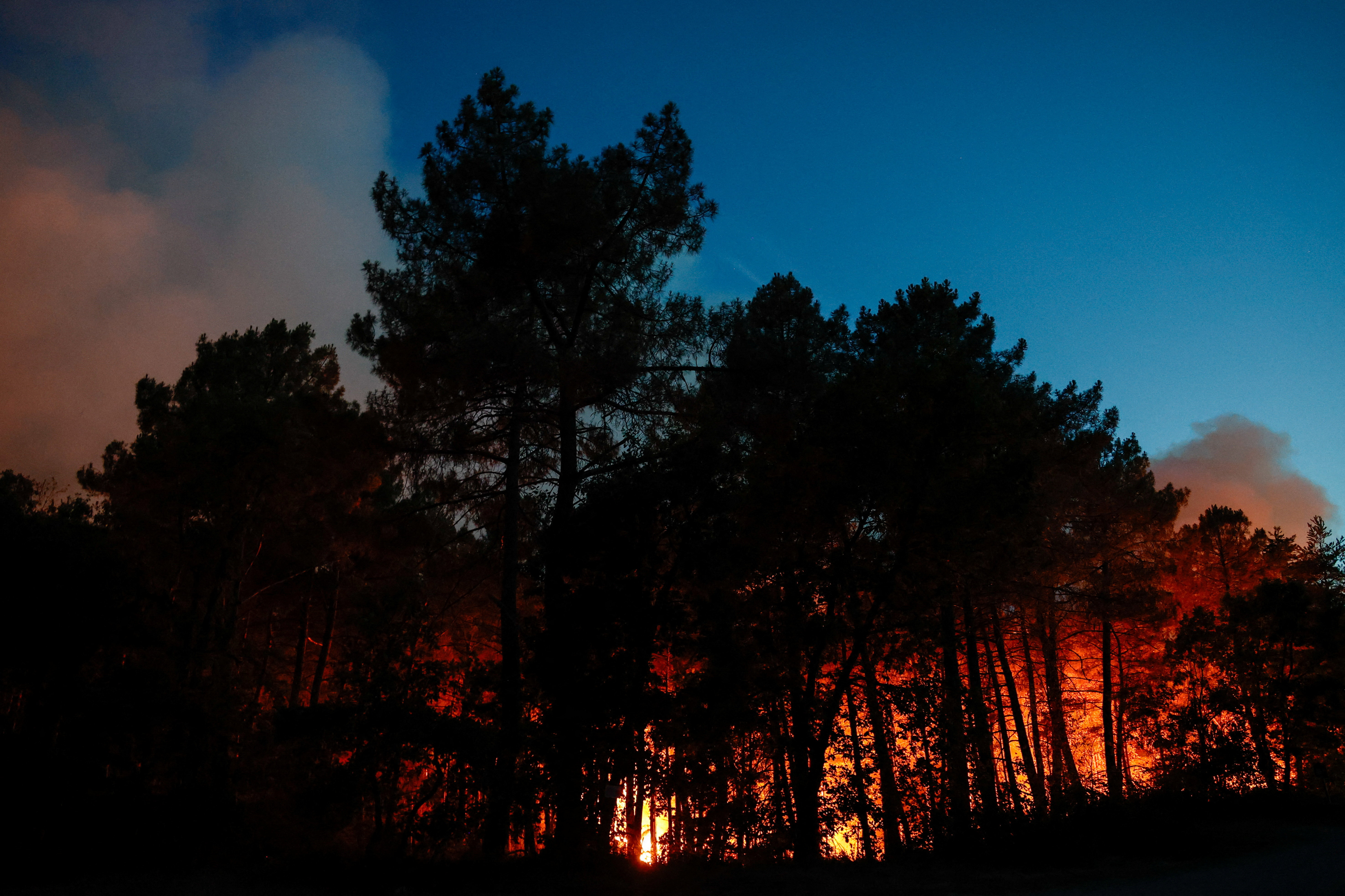 2026-07-12T210510Z_2118620046_RC2KCMA9N2WS_RTRMADP_3_EUROPE-WEATHER-FRANCE-WILDFIRE