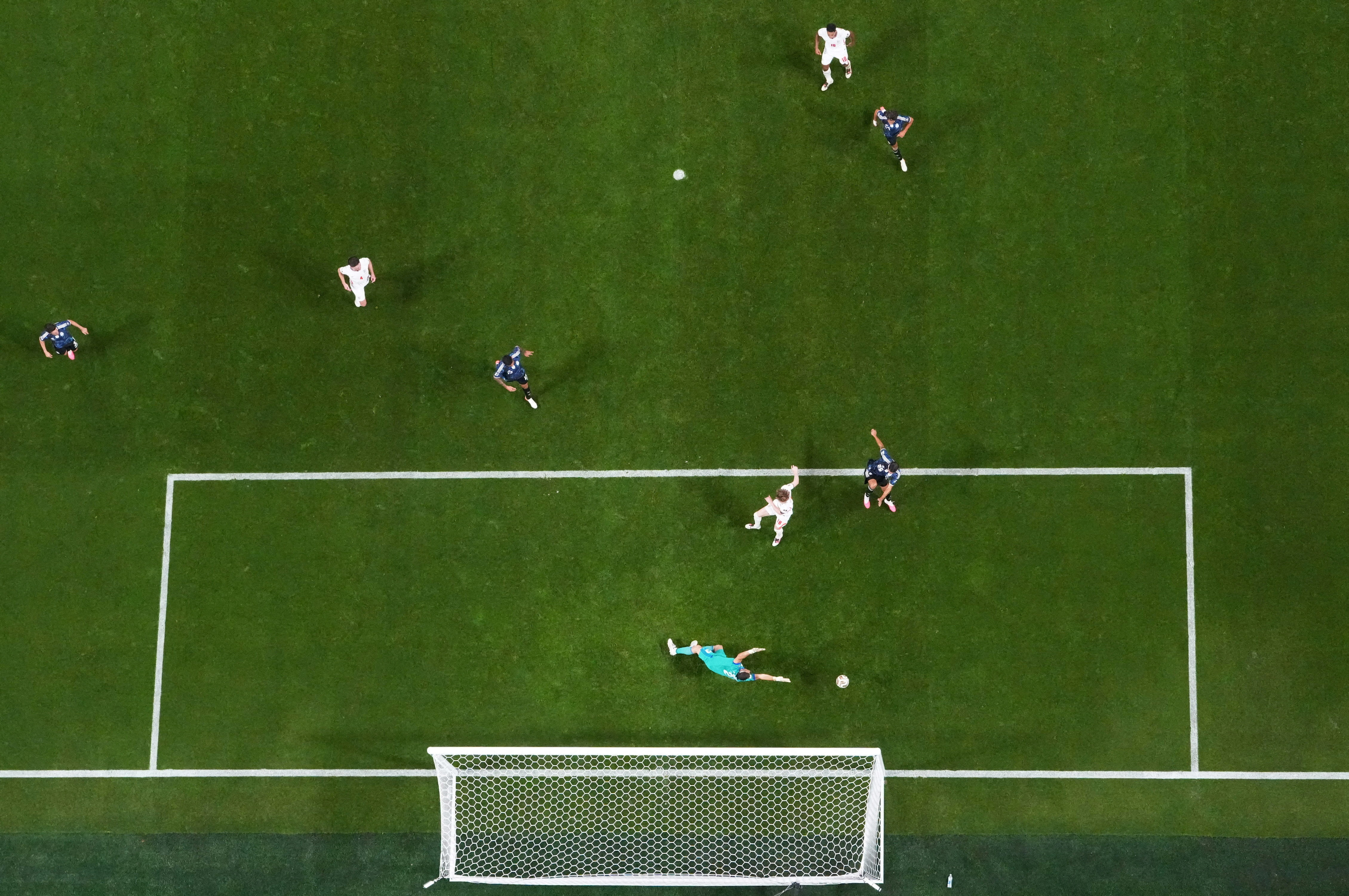 2026-07-15T203136Z_1416318326_UP1EM7F1KTA7O_RTRMADP_3_SOCCER-WORLDCUP-ENG-ARG