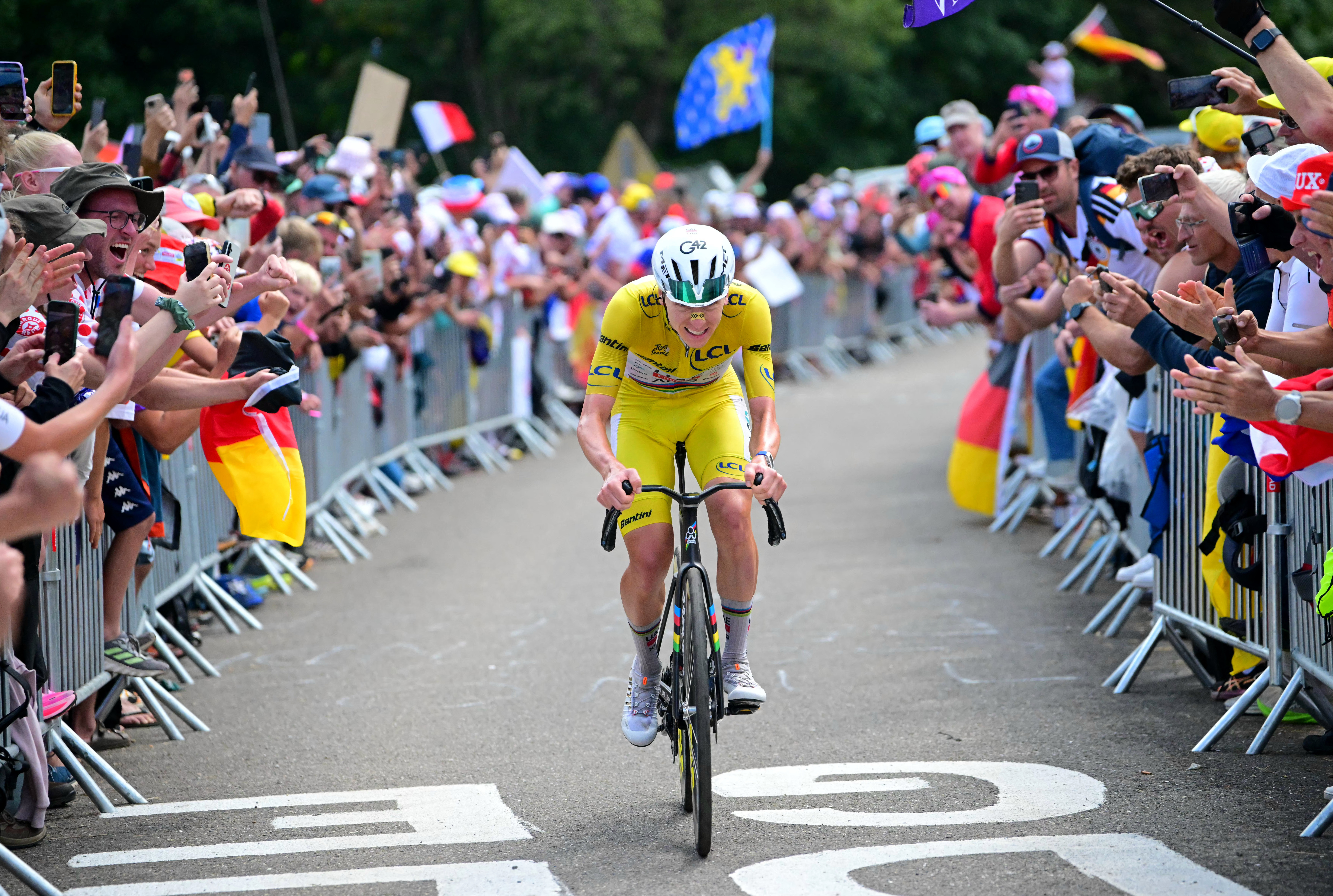 2026-07-18T155716Z_2001932219_UP1EM7I18BFYB_RTRMADP_3_CYCLING-FRANCE