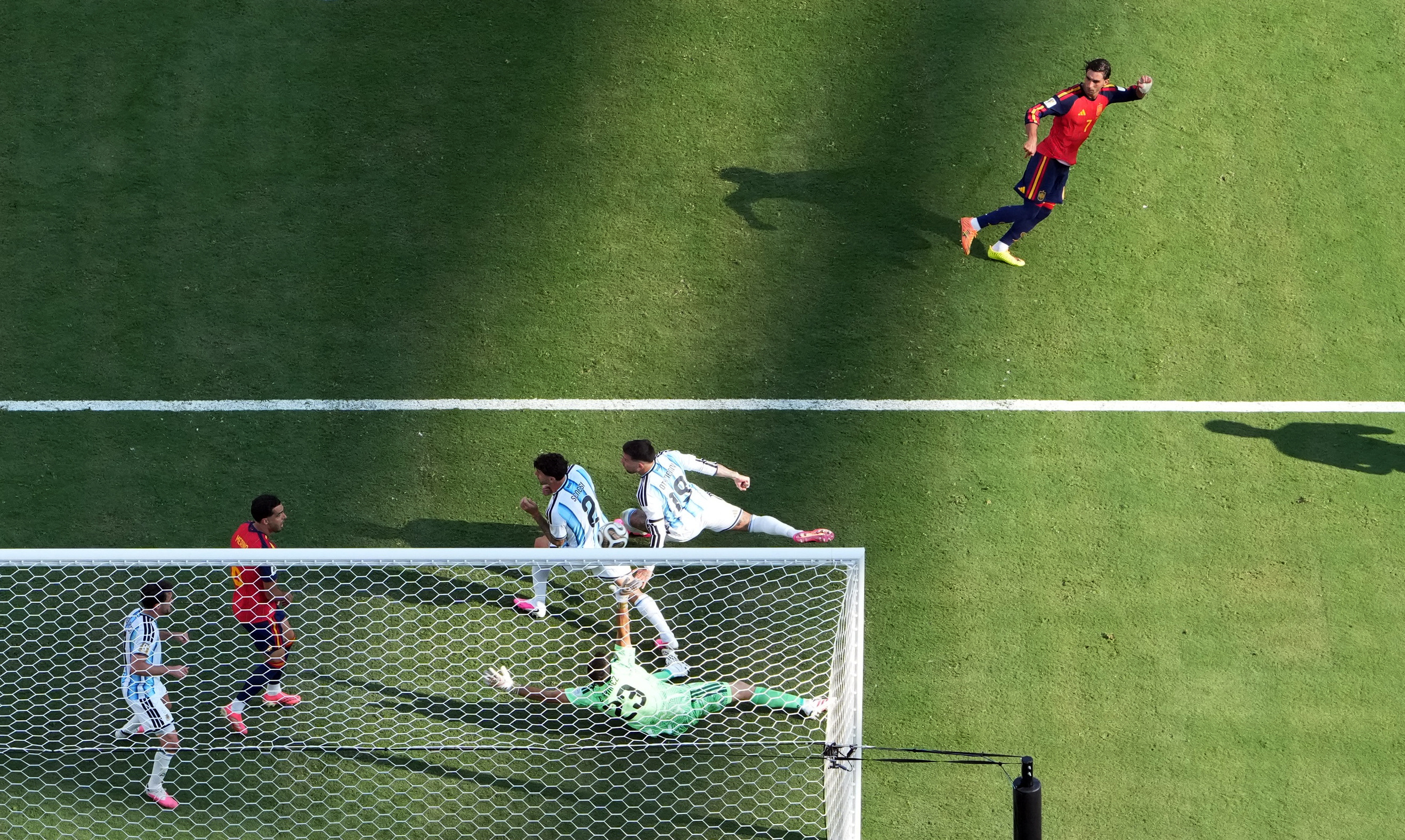 2026-07-19T214640Z_1819754677_UP1EM7J1OHQW8_RTRMADP_3_SOCCER-WORLDCUP-ESP-ARG