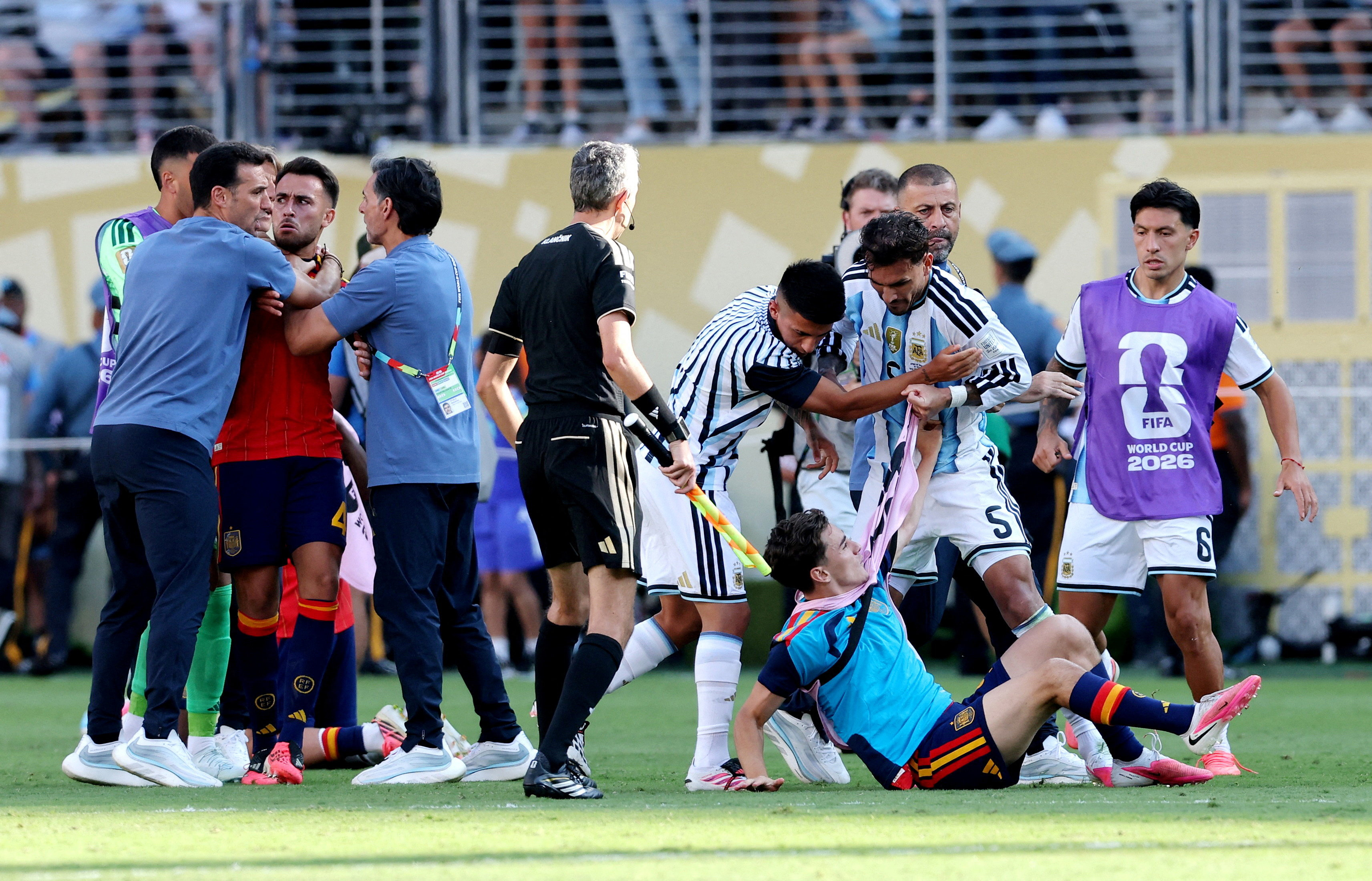 Soccer Football - FIFA World Cup 2026 - Final - Spain v Argentina - New York/New Jersey Stadium, East Rutherford, New Jersey, U.S. - July 19, 2026 Argentina's Leandro Paredes clashes with Spain's Gavi after the match REUTERS/Amanda Perobelli     TPX IMAGE