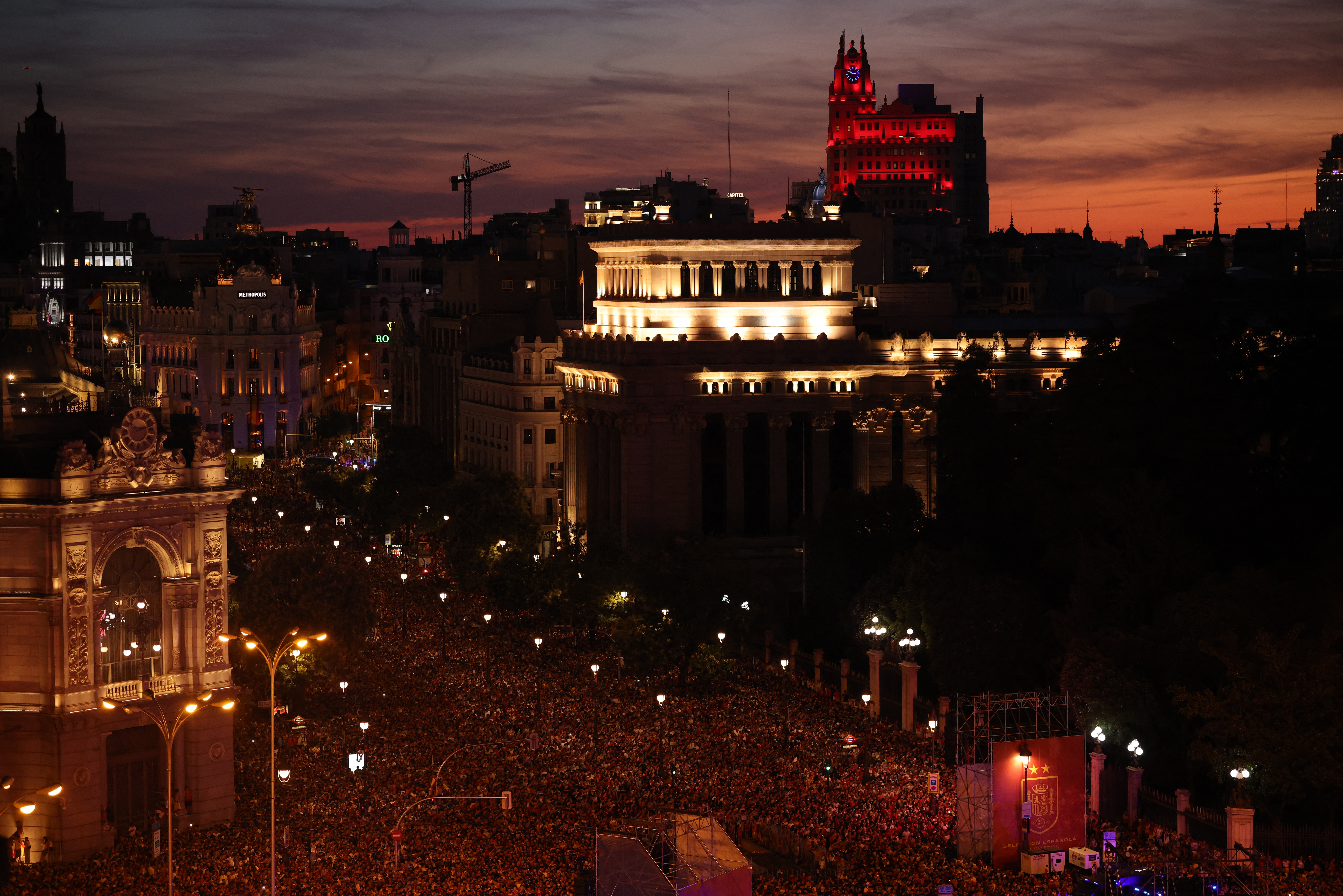 Soccer Football - FIFA World Cup 2026 - Spain Victory Parade - Madrid, Spain - July 20, 2026 Spain fans gather at Cibeles Square in Madrid during the victory parade as they celebrate after winning the World Cup REUTERS/Alejandro Martinez Velez