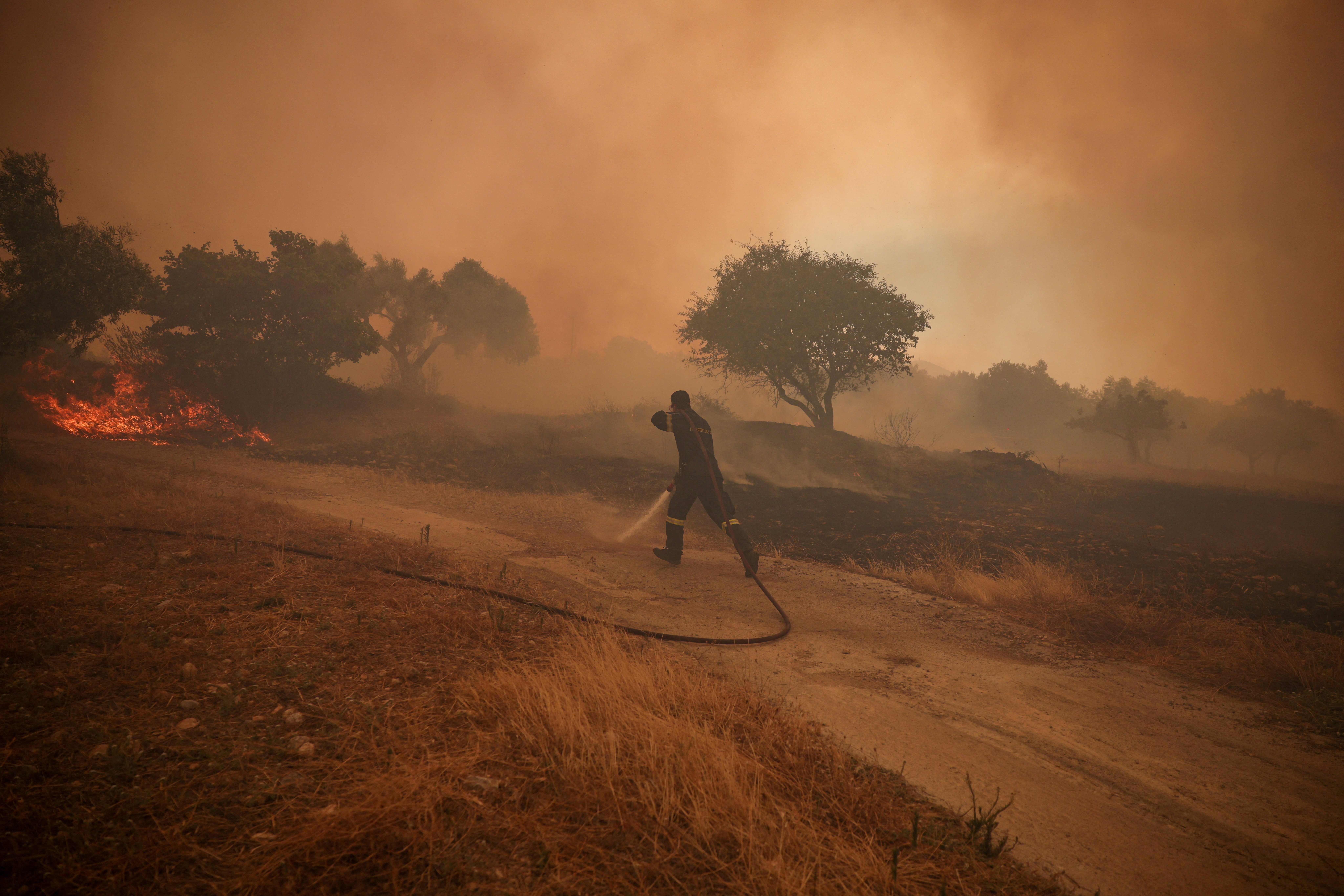 2026-08-02T153911Z_538954440_RC2DQMAW0JSI_RTRMADP_3_EUROPE-WEATHER-GREECE-WILDFIRES