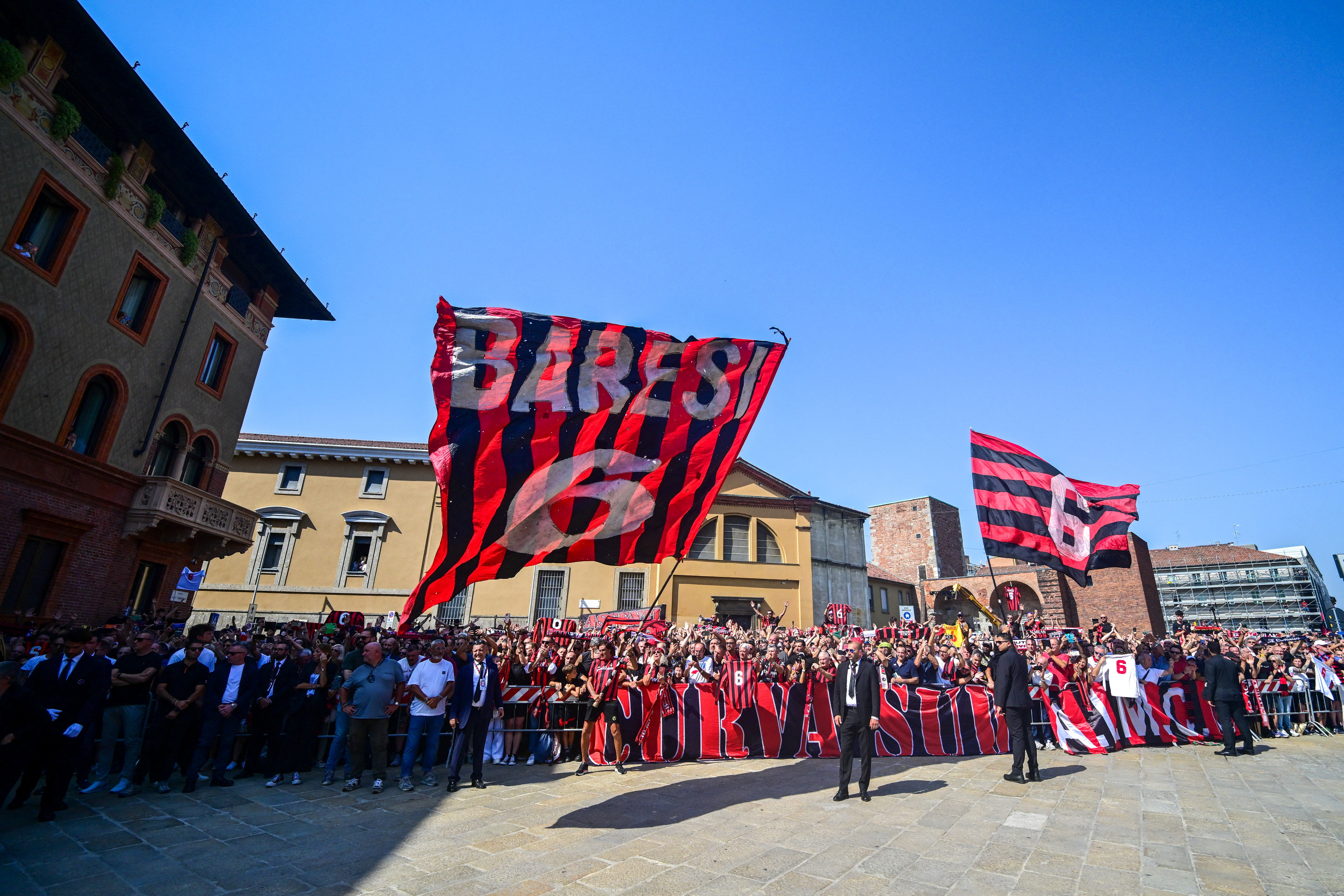 Mourners gather during the funeral of former AC Milan and Italy soccer player Franco Baresi outside the Basilica of Sant'Ambrogio, in Milan, Italy, August 4, 2026. REUTERS/Daniele Mascolo