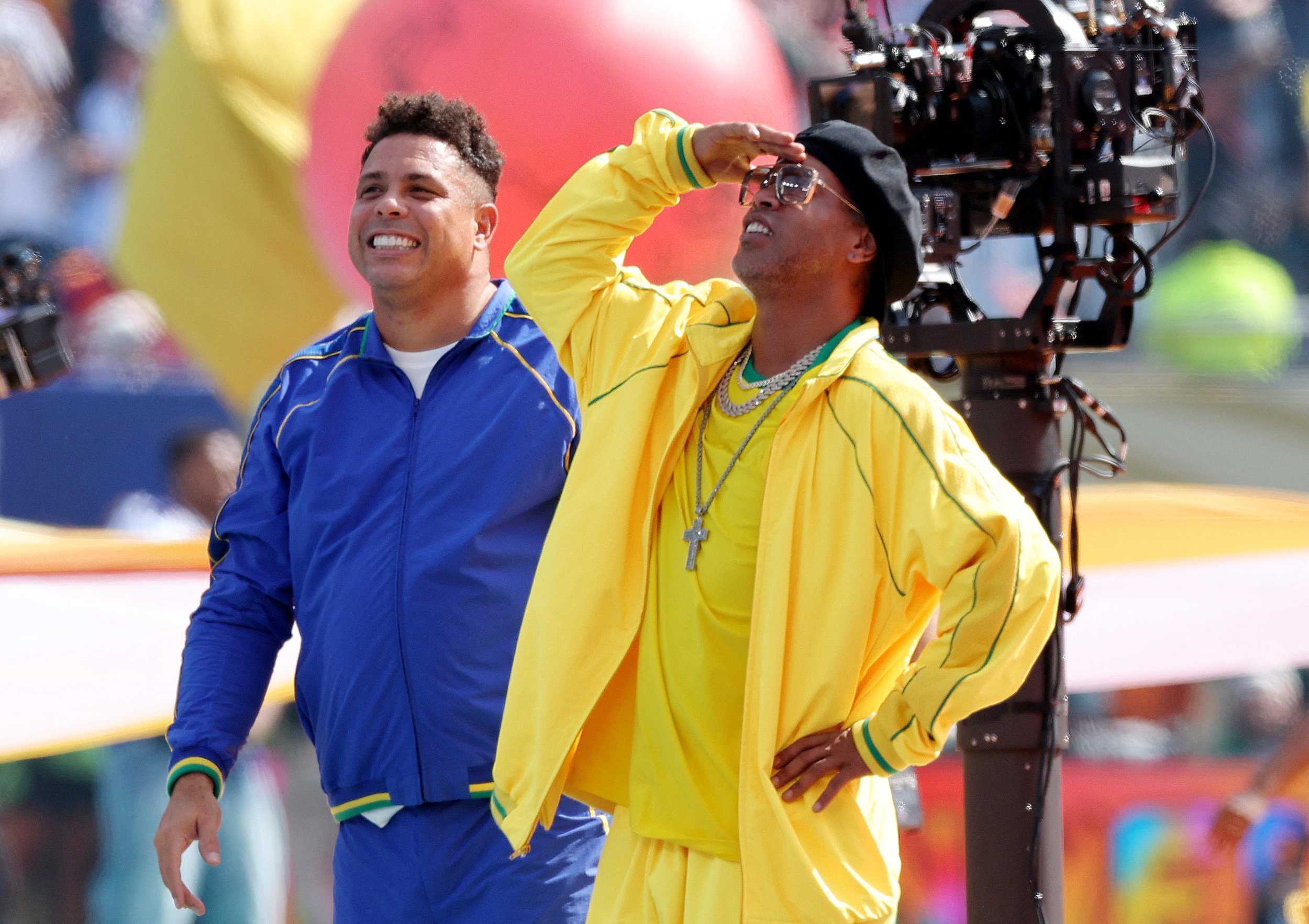 Soccer Football - FIFA World Cup 2026 - Final - Spain v Argentina - Halftime Show - New York/New Jersey Stadium, East Rutherford, New Jersey, U.S. - July 19, 2026 Former Brazil players Ronaldo and Ronaldinho during the halftime show REUTERS/Amanda Perobel