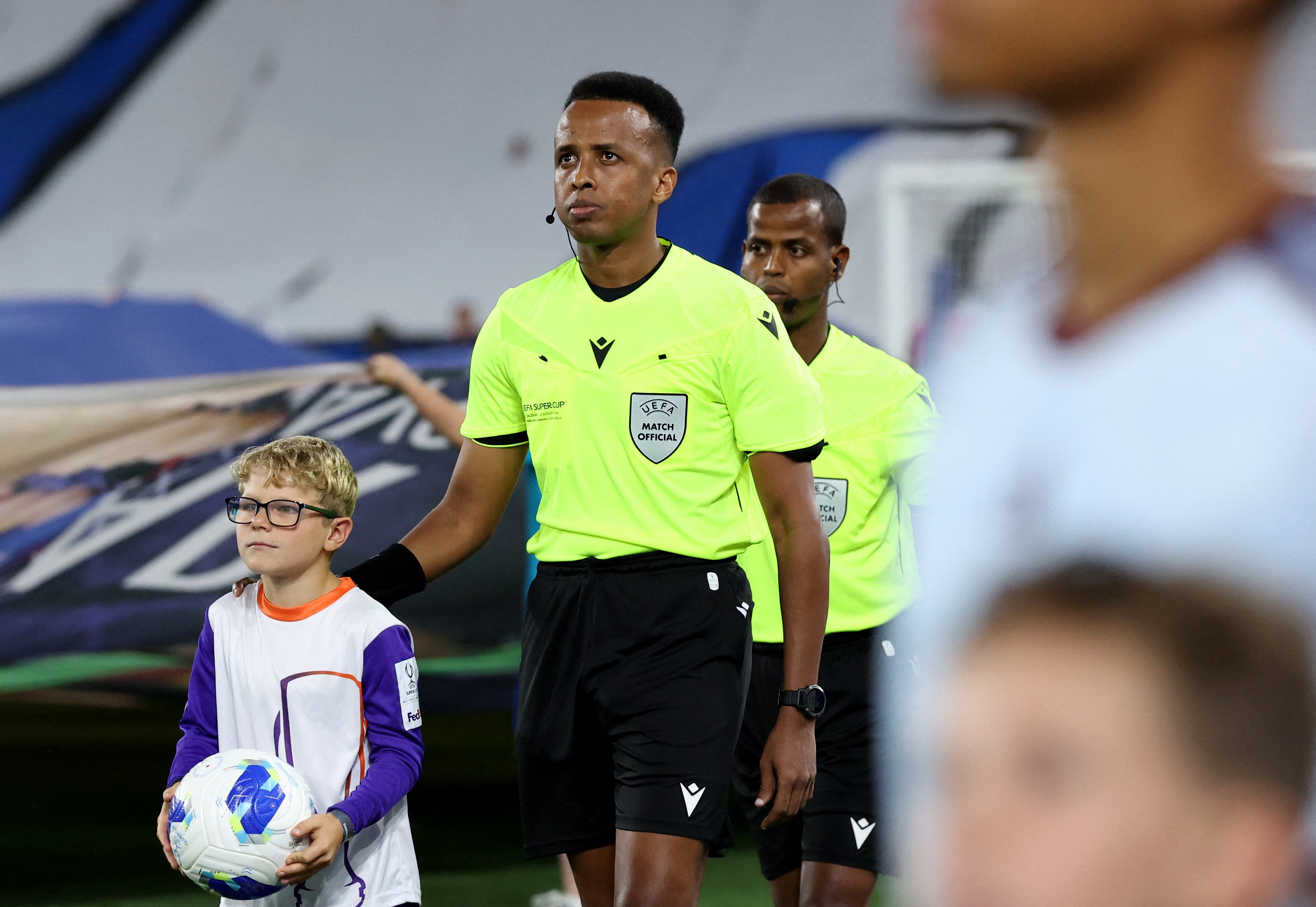 Soccer Football - UEFA Super Cup - Paris St Germain v Aston Villa - Stadion Salzburg, Salzburg, Austria - August 12, 2026 Referee Omar Artan walks onto the pitch before the match REUTERS/Gintare Karpaviciute