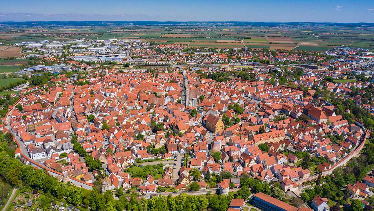 travel-inspiration-magazine-noerdlingen-the-german-city-built-from-tiny-diamonds