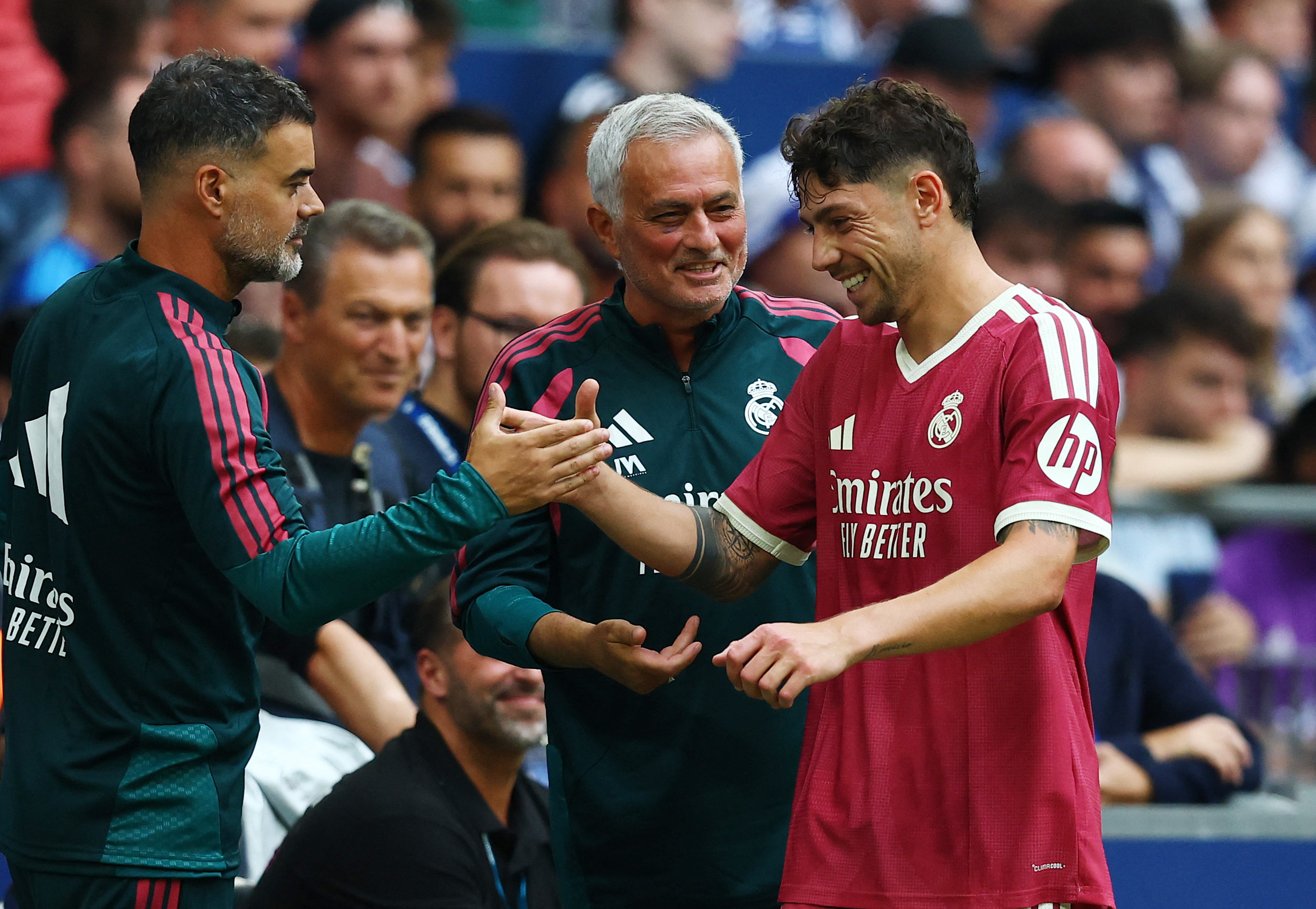 Soccer Football - Pre Season Friendly - Schalke 04 v Real Madrid - Veltins-Arena, Gelsenkirchen, Germany - August 16, 2026 Real Madrid's Federico Valverde with coach Jose Mourinho REUTERS/Kai Pfaffenbach