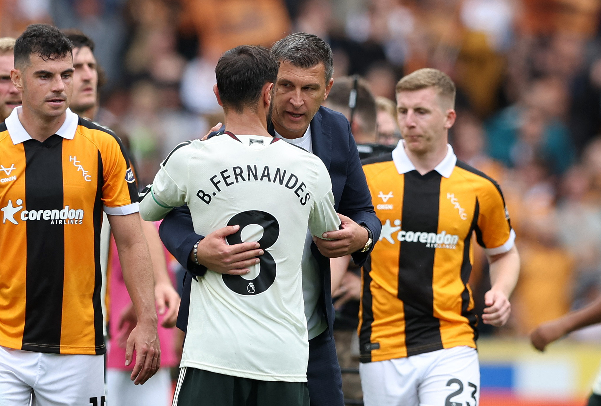Soccer Football - Premier League - Hull City v Manchester United - MKM Stadium, Hull, Britain - August 22, 2026 Hull City manager Sergej Jakirovic with Manchester United's Bruno Fernandes after the match REUTERS/Scott Heppell EDITORIAL USE ONLY. NO USE WI