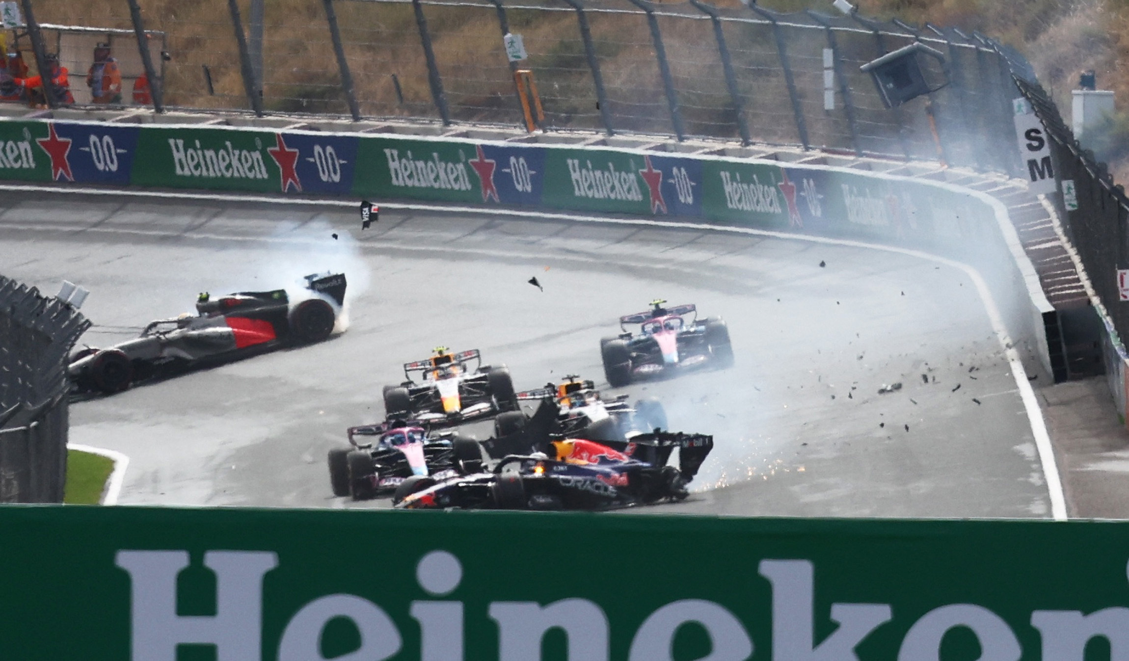 Formula One F1 - Dutch Grand Prix - Circuit Zandvoort, Zandvoort, Netherlands - August 23, 2026 Red Bull's Max Verstappen crashes out of the race REUTERS/Jakub Porzycki