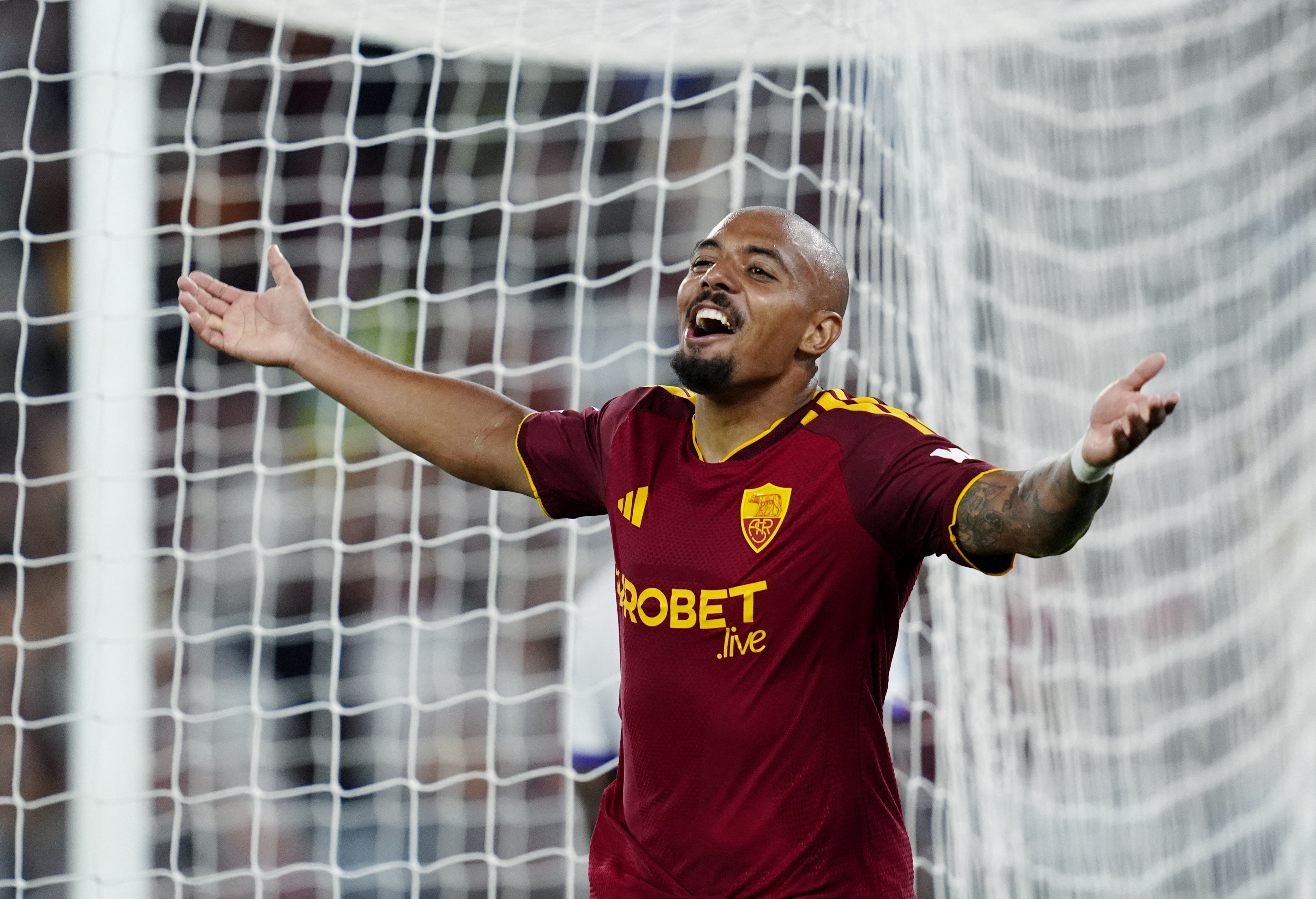 Soccer Football - Serie A - AS Roma v Fiorentina - Stadio Olimpico, Rome, Italy - August 24, 2026 Roma's Donyell Malen celebrates scoring their third goal to complete a hat-trick REUTERS/Matteo Ciambelli
