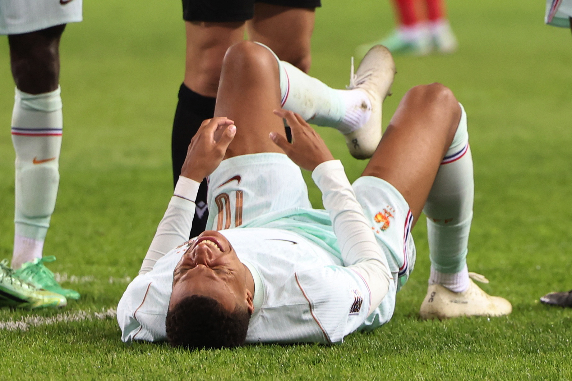Soccer Football - Nations League - Group A - Turkey v France - Kocaeli Stadium, Kocaeli, Turkey - September 25, 2026 France's Kylian Mbappe reacts on the ground injured after he scores their first goal REUTERS/Murad Sezer