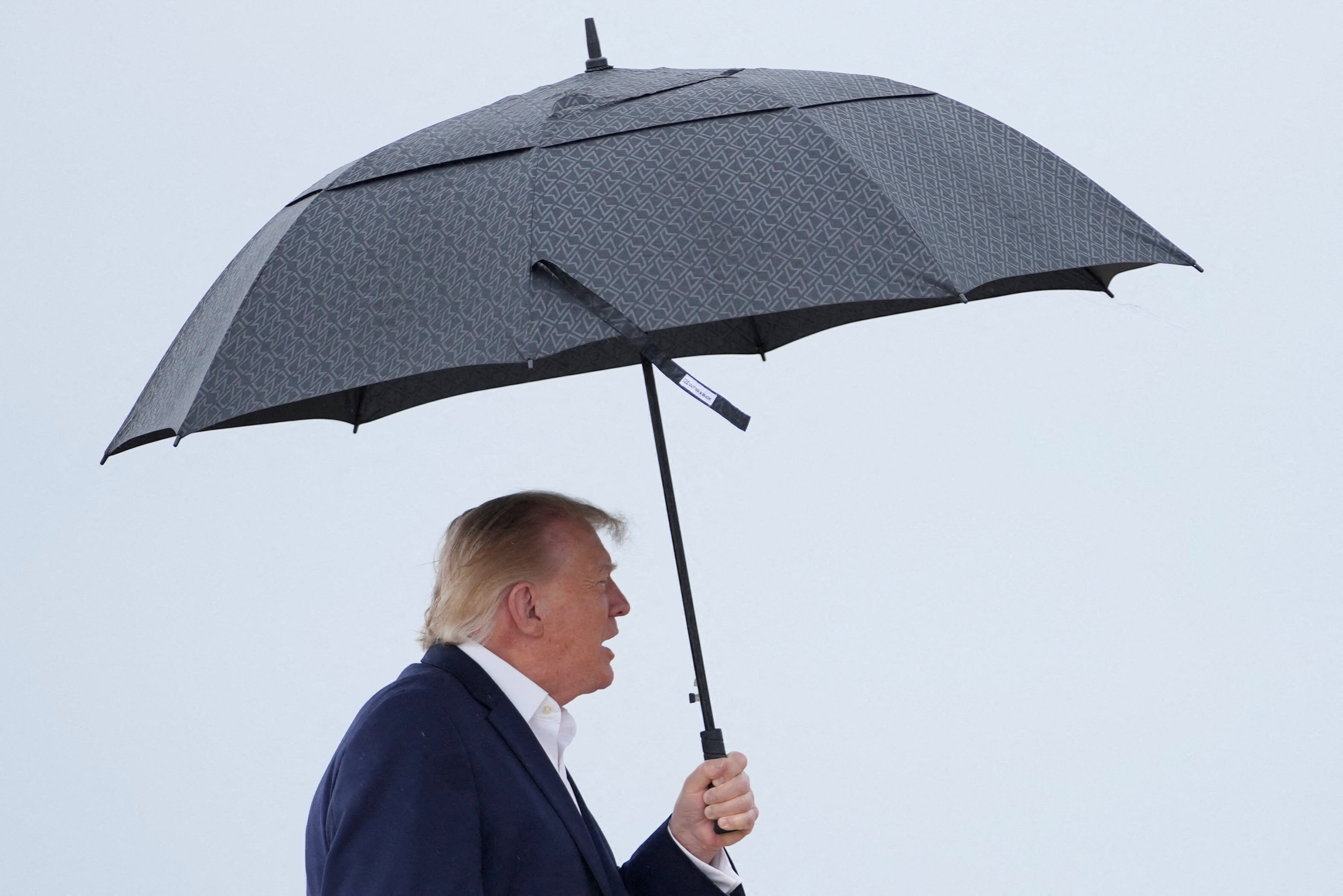 US President Donald Trump boards Air Force One en route to Medinah, Illinois, at Joint Base Andrews, in Maryland, US, September 27, 2026. REUTERS/Nathan Howard     TPX IMAGES OF THE DAY