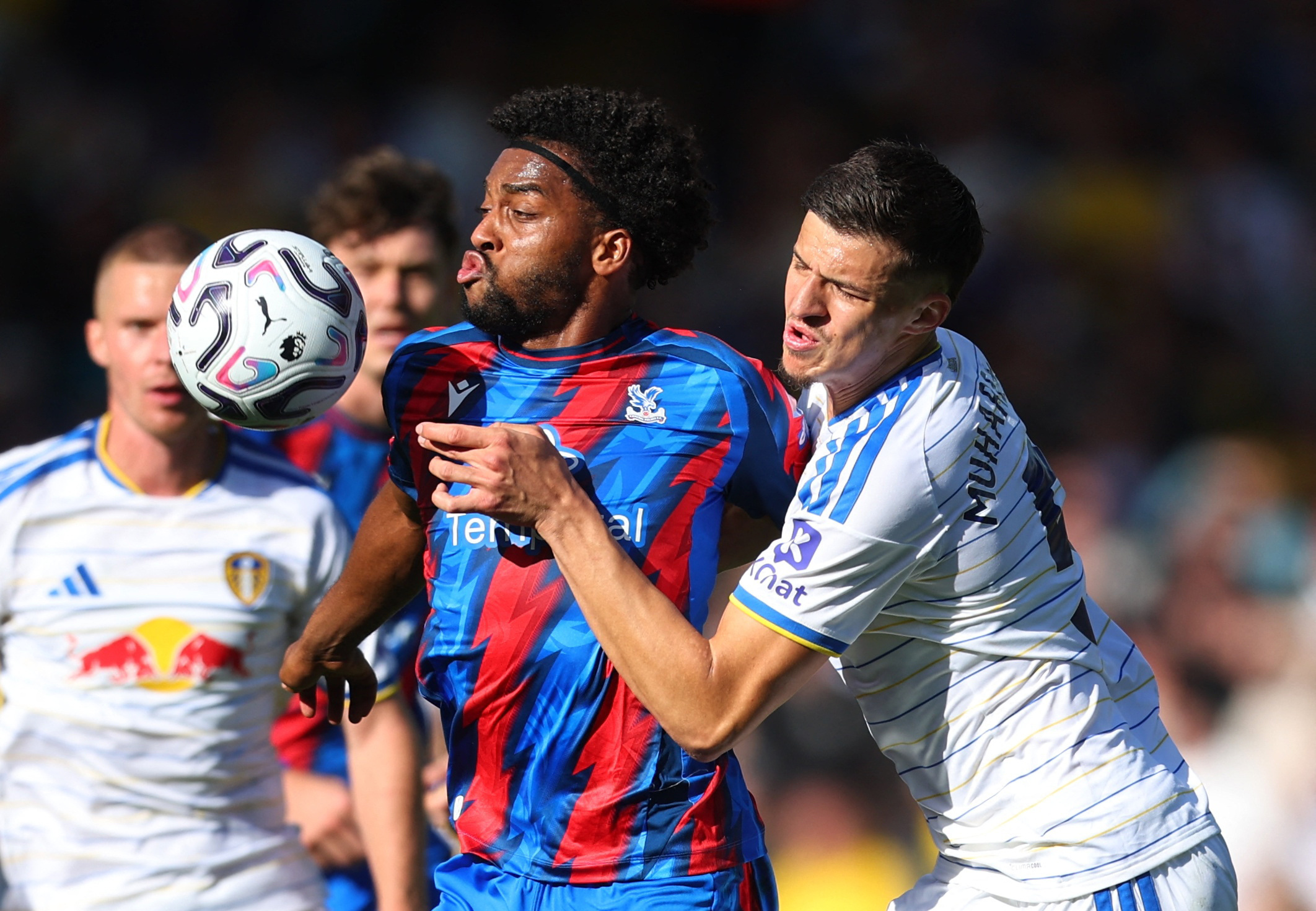 Soccer Football - Premier League - Leeds United v Crystal Palace - Elland Road, Leeds, Britain - September 20, 2026 Crystal Palace's Quinten Timber in action with Leeds United's Tarik Muharemovic Action Images via Reuters/Ed Sykes EDITORIAL USE ONLY. NO U