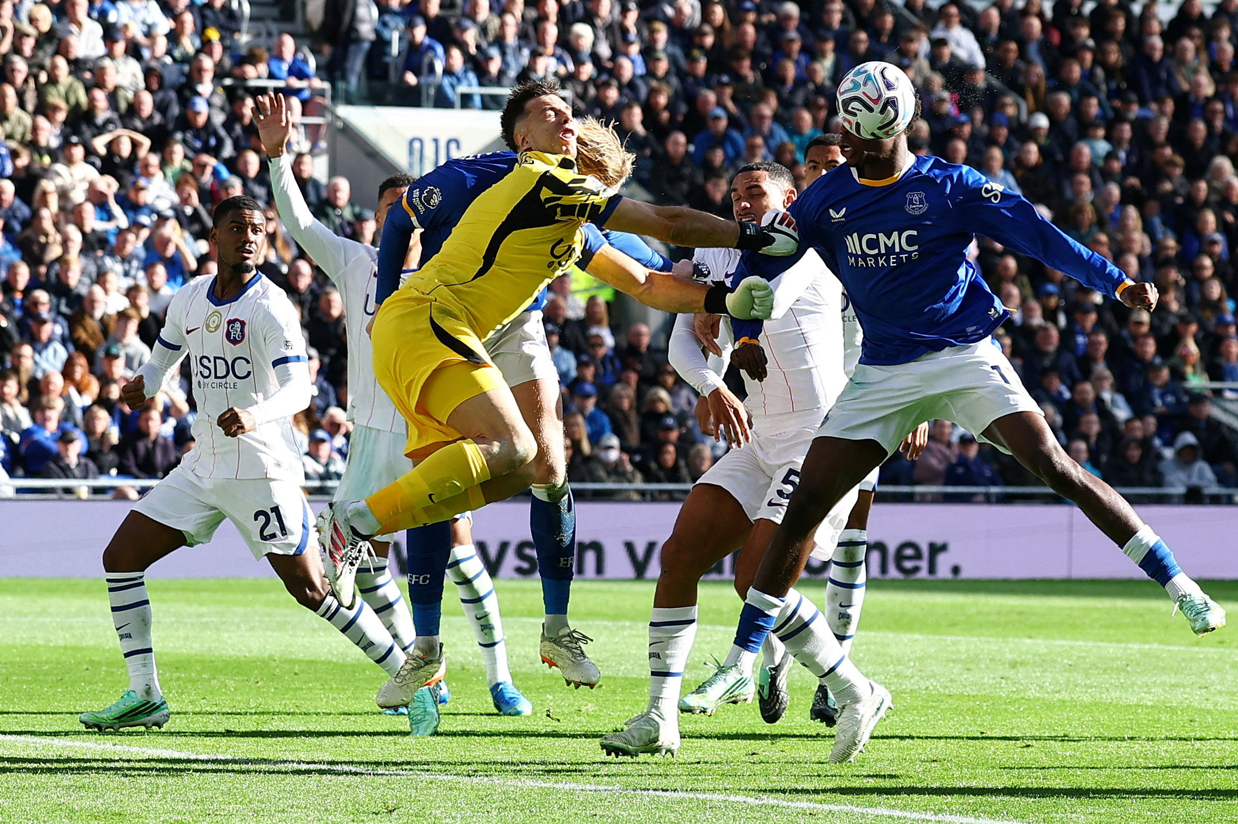 2026-10-17T130455Z_1972373542_UP1EMAH104YD3_RTRMADP_3_SOCCER-ENGLAND-EVE-CHE