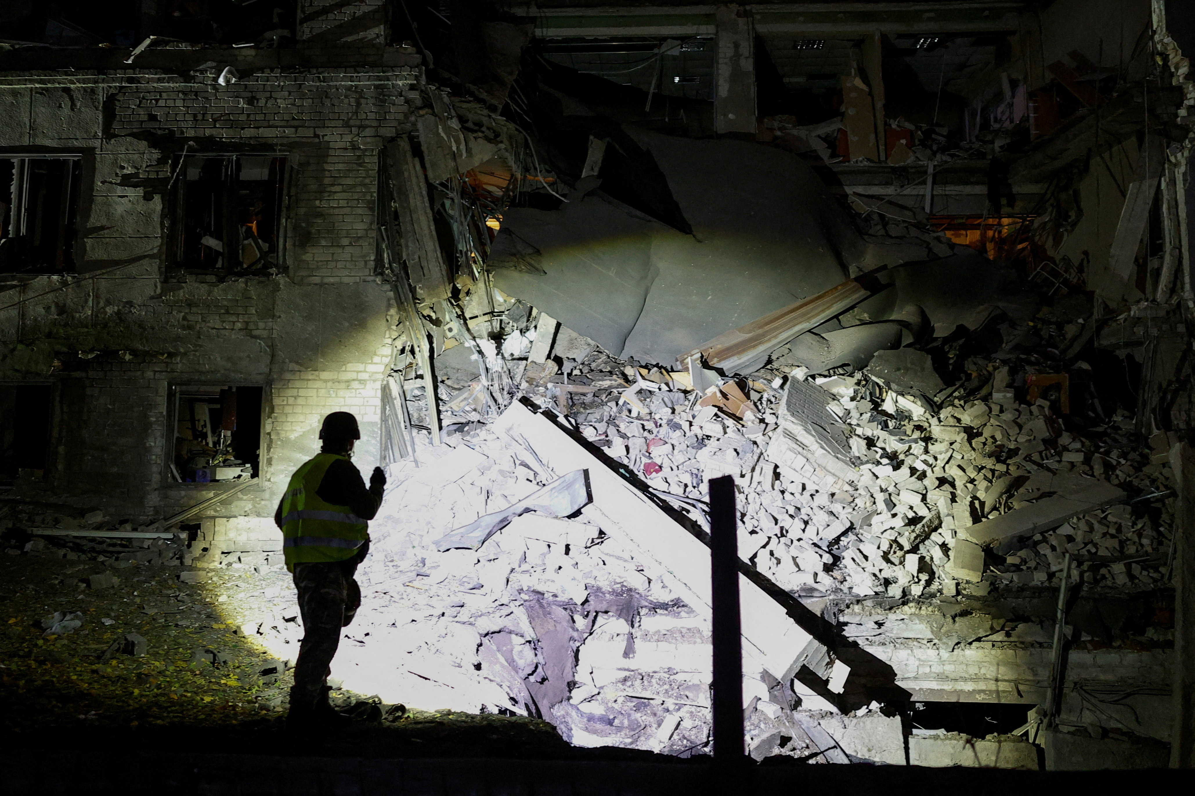 2026-10-26T232125Z_581385177_RC2ABOAANRGM_RTRMADP_3_UKRAINE-CRISIS-ATTACK-KYIV