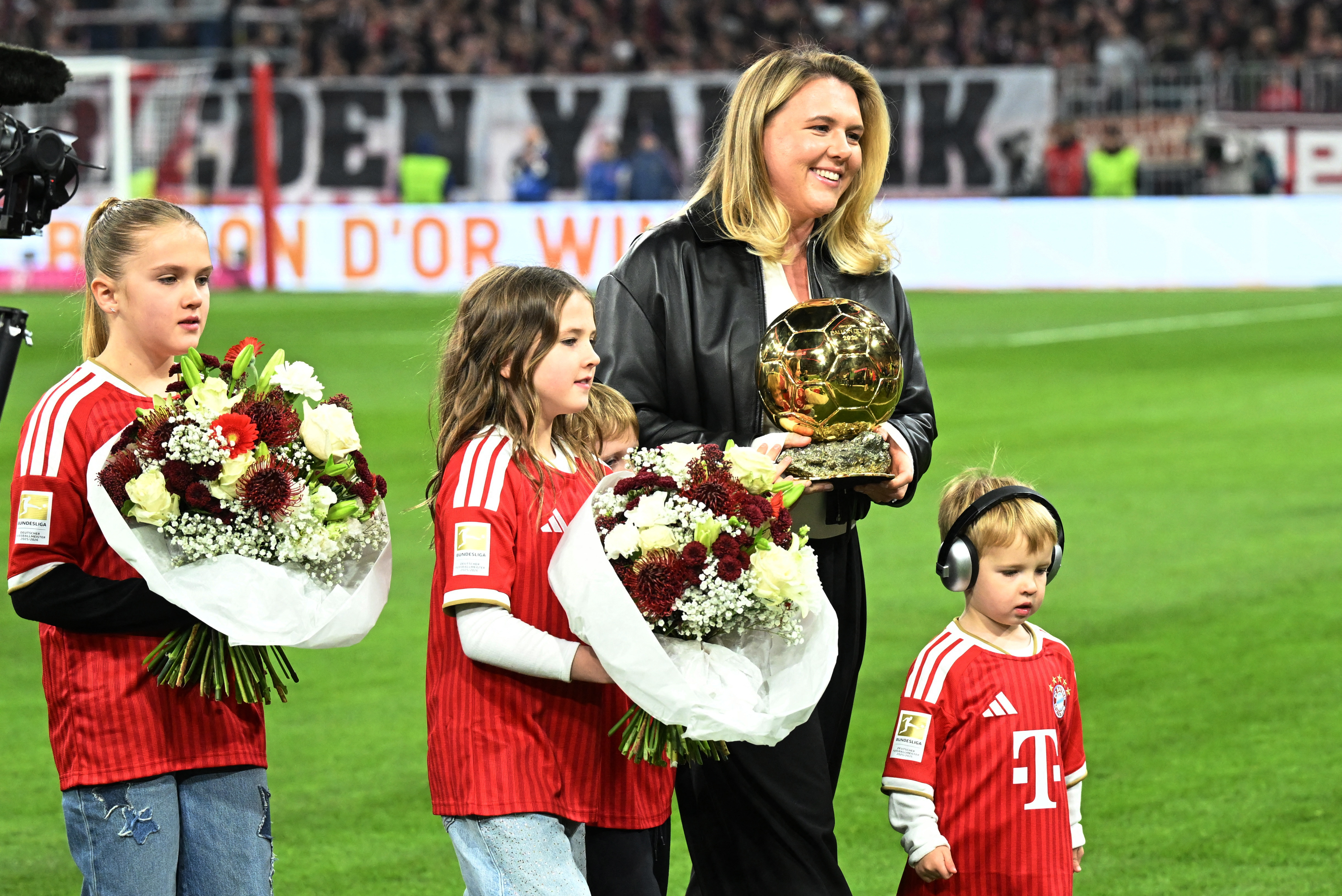 Soccer Football - Bundesliga - Bayern Munich v Borussia Dortmund -