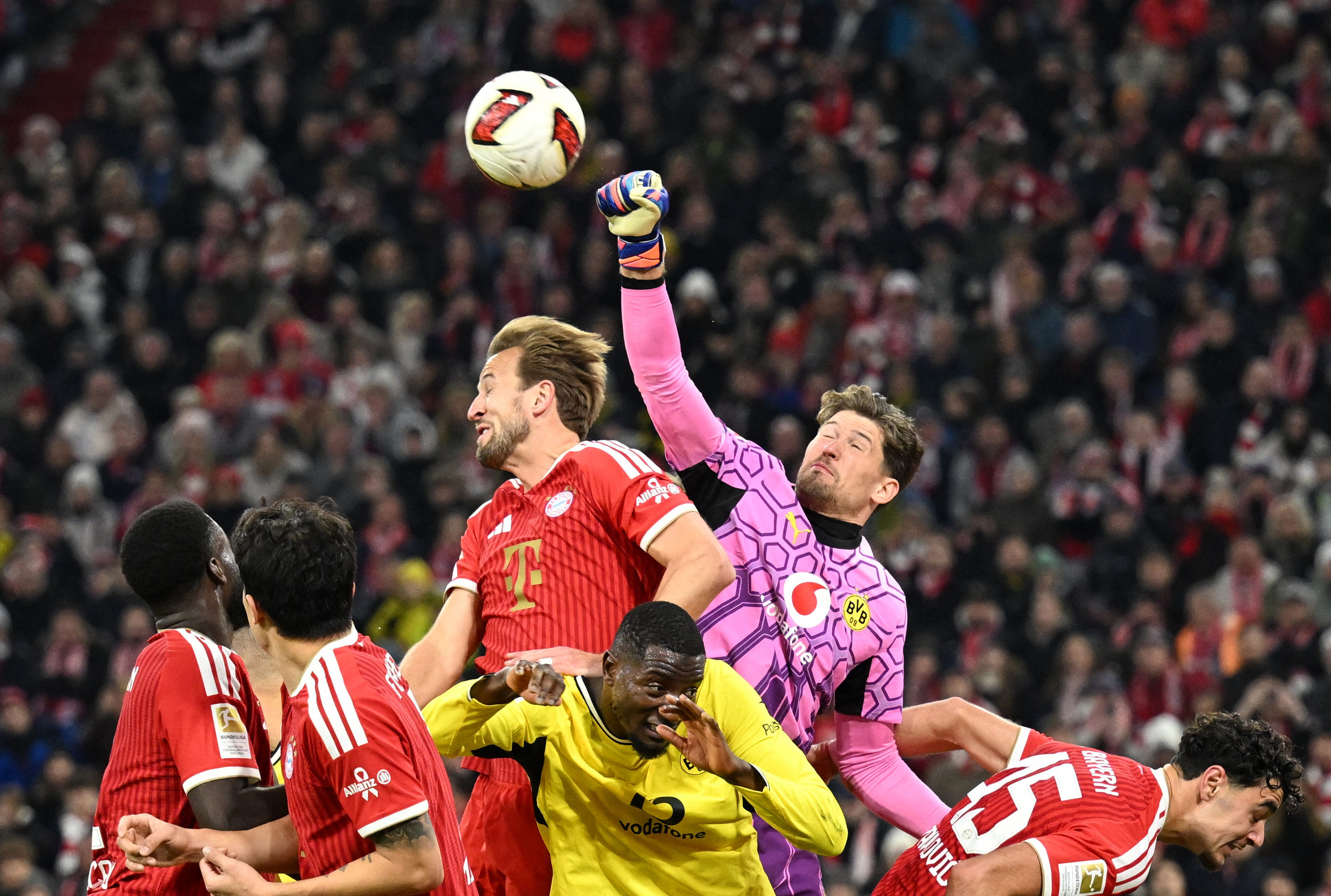 Soccer Football - Bundesliga - Bayern Munich v Borussia Dortmund -