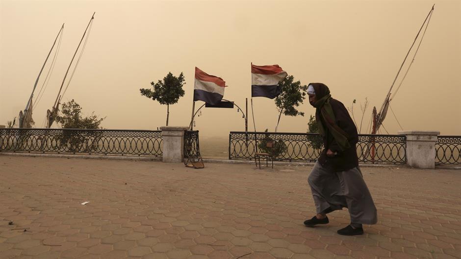 2015-02-11T113512Z_1749153710_GM1EB2B1I8P02_RTRMADP_3_EGYPT-DUST-STORM
