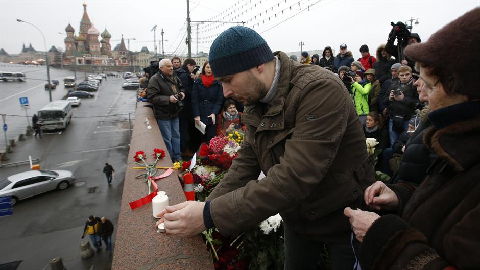 2015-02-28T090032Z_1371428336_GM1EB2S1B5C01_RTRMADP_3_RUSSIA-NEMTSOV