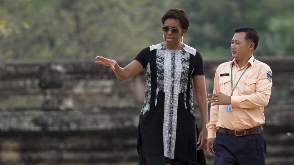 2015-03-21T094351Z_1654753690_GF10000033924_RTRMADP_3_CAMBODIA-USA-MICHELLEOBAMA(1)