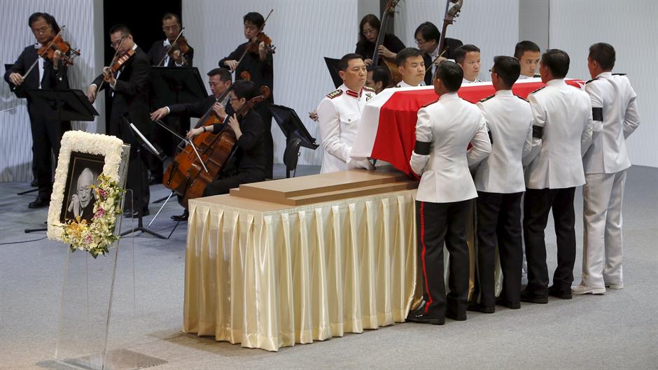 2015-03-29T064211Z_428049144_GF10000042478_RTRMADP_3_SINGAPORE-LEE