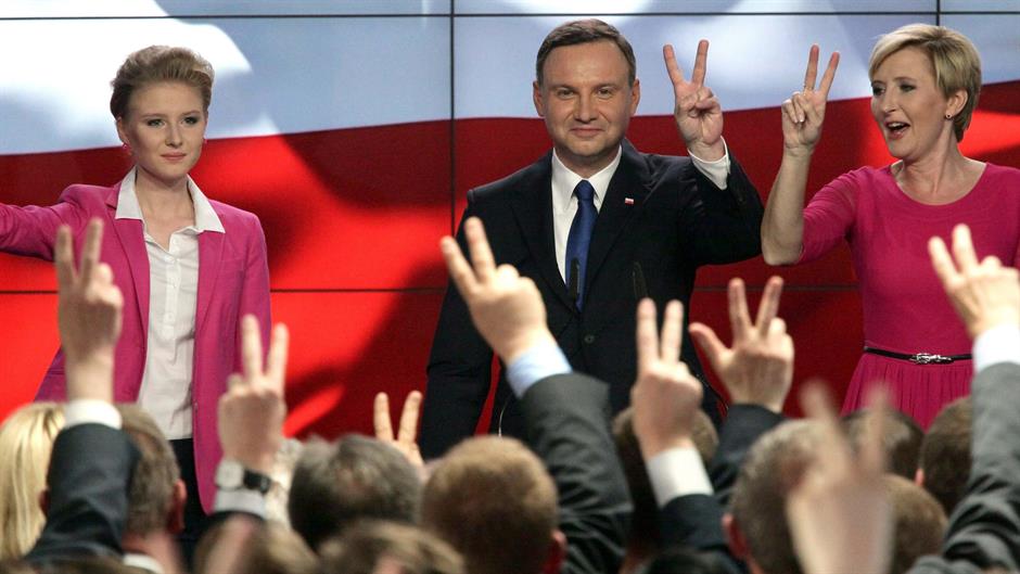 2015-05-10T200608Z_835291849_LR2EB5A1JTYLN_RTRMADP_3_POLAND-ELECTION-PRESIDENT