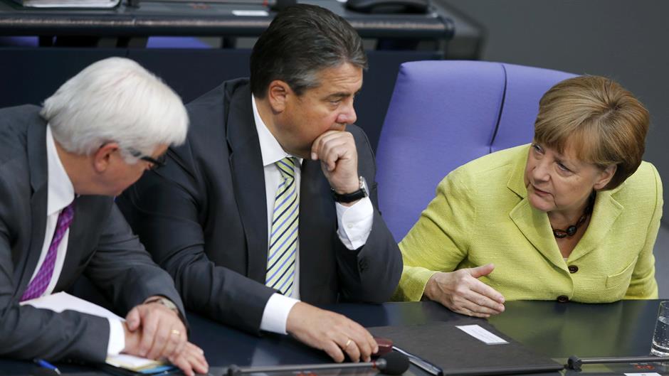 2015-05-21T080301Z_532618309_LR2EB5L0MCQB5_RTRMADP_3_UKRAINE-CRISIS-G7-MERKEL
